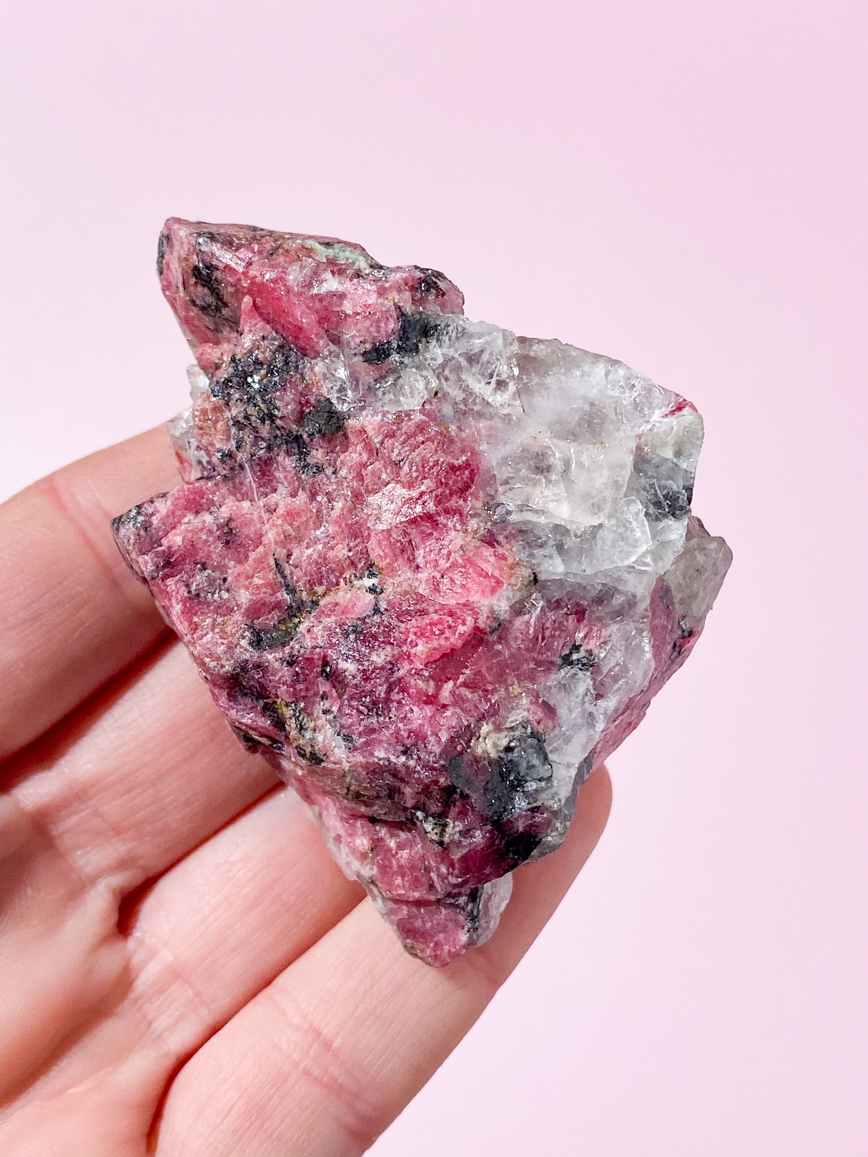 Rå Rhodonit m. Sort turmalin (Nr. 11)