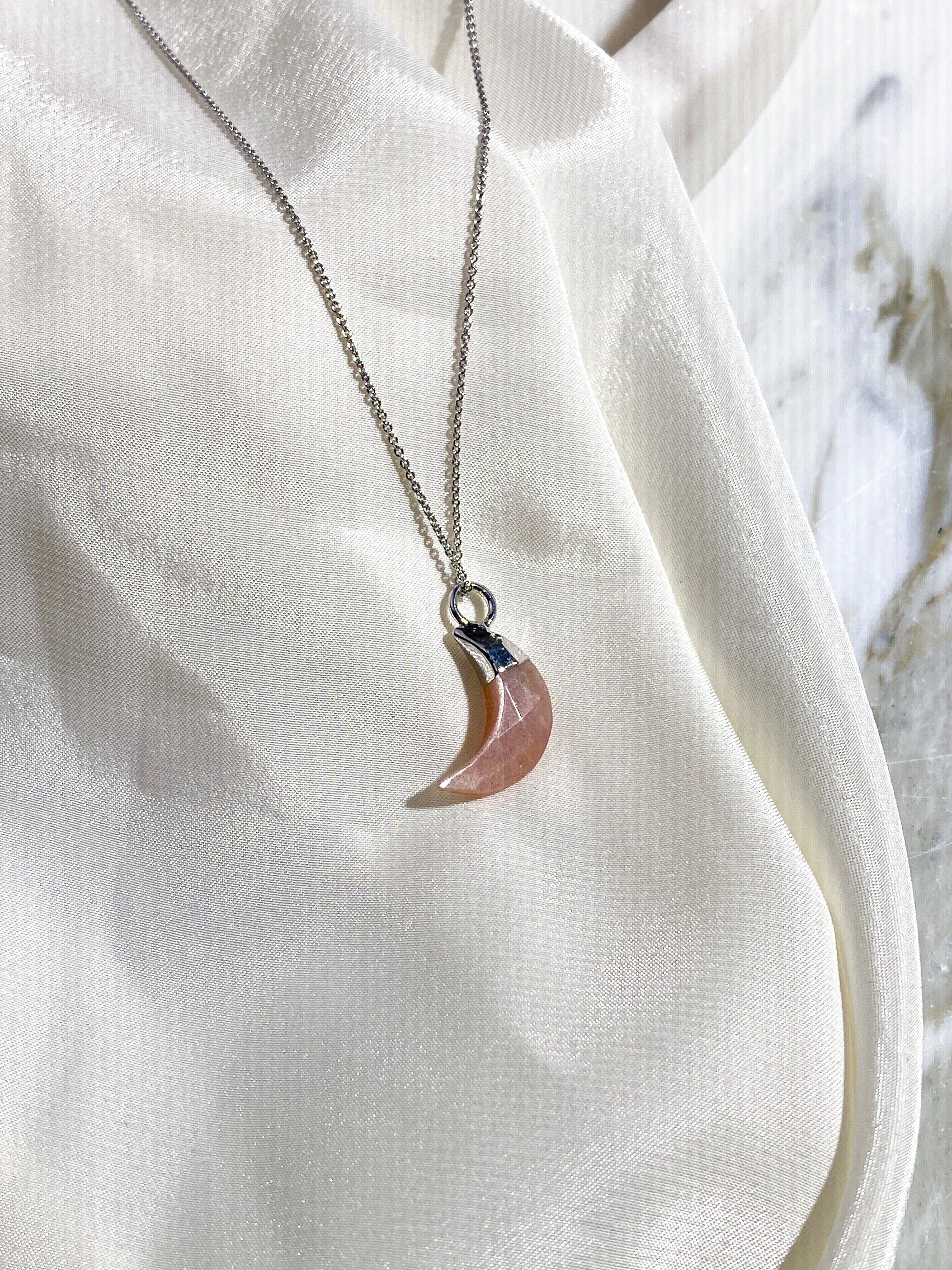 Peach Moonstone Moon Facet Halsband (18k guldpläterad)