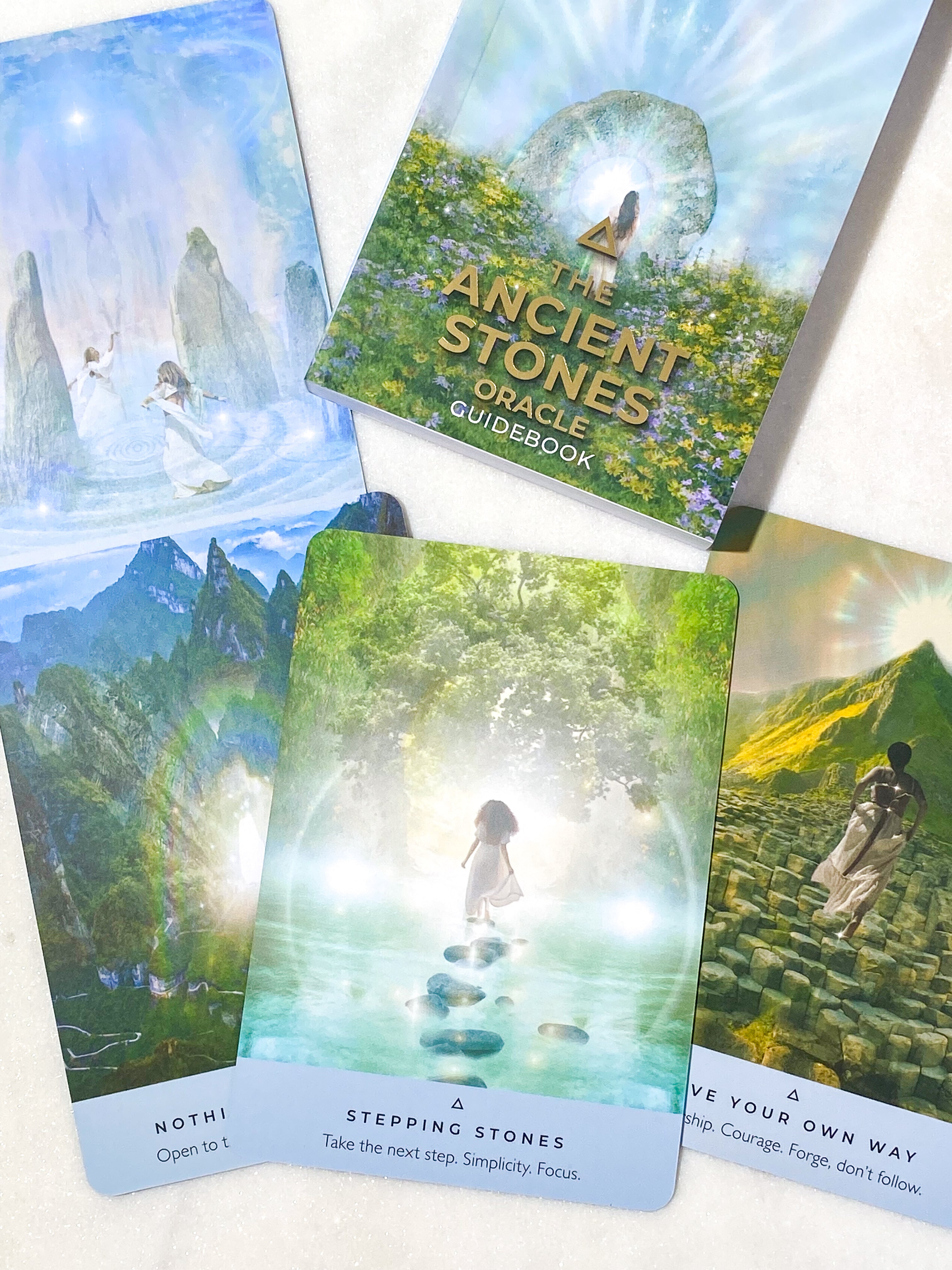 The Ancient Stones "Orakelkort" af Rebecca Campbell