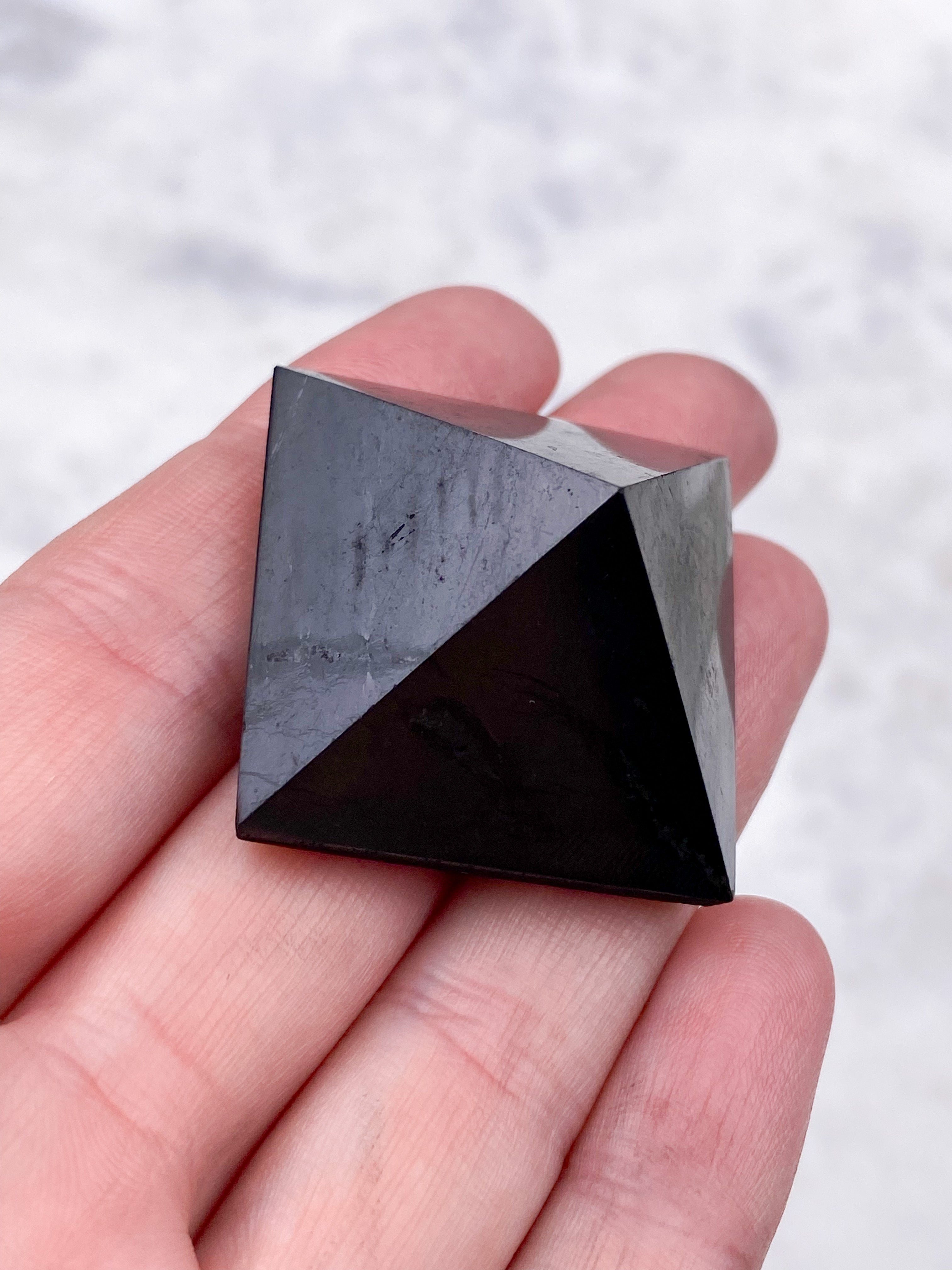 Shungit Pyramide