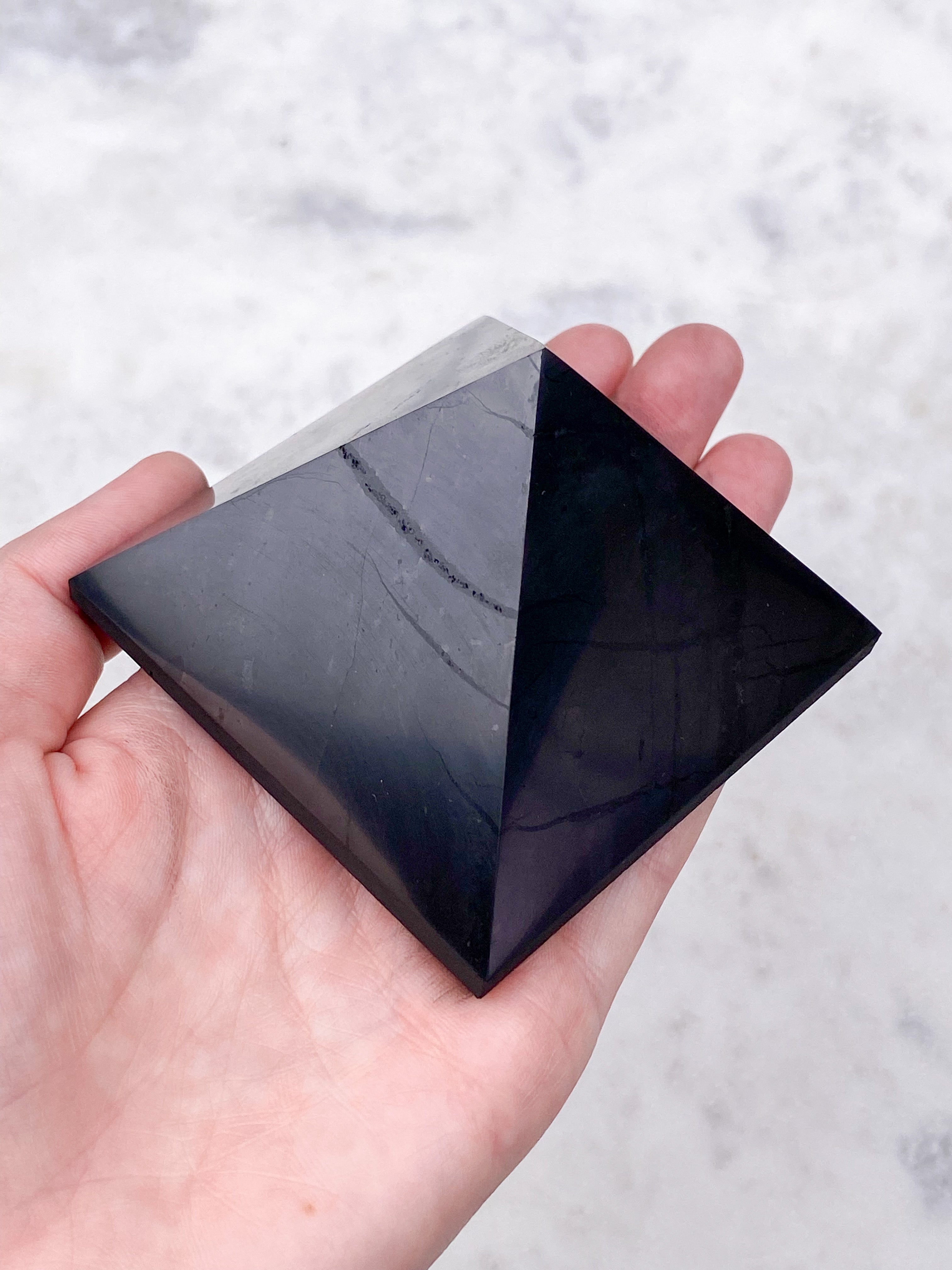 Shungit Pyramide