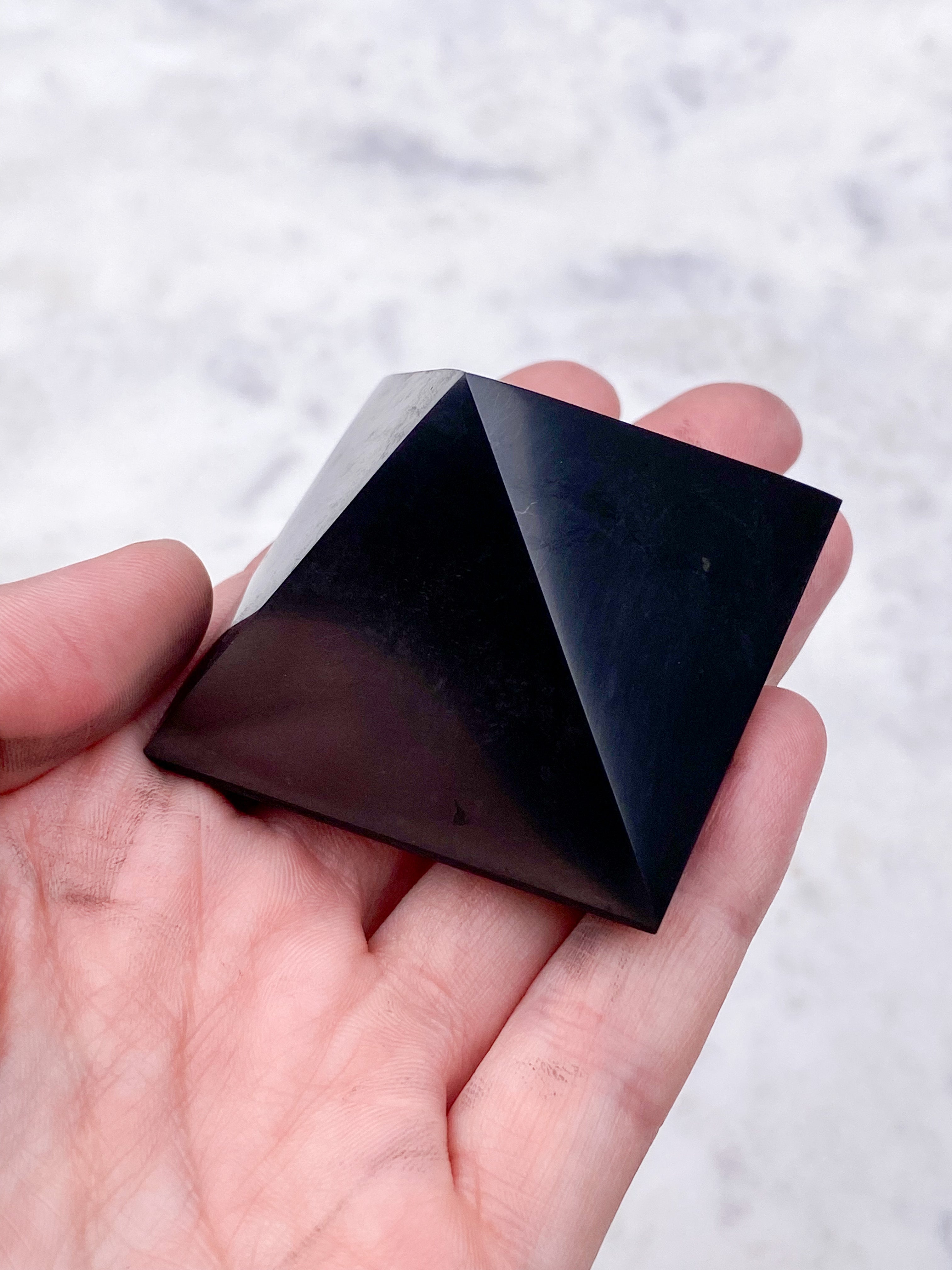 Shungit Pyramide