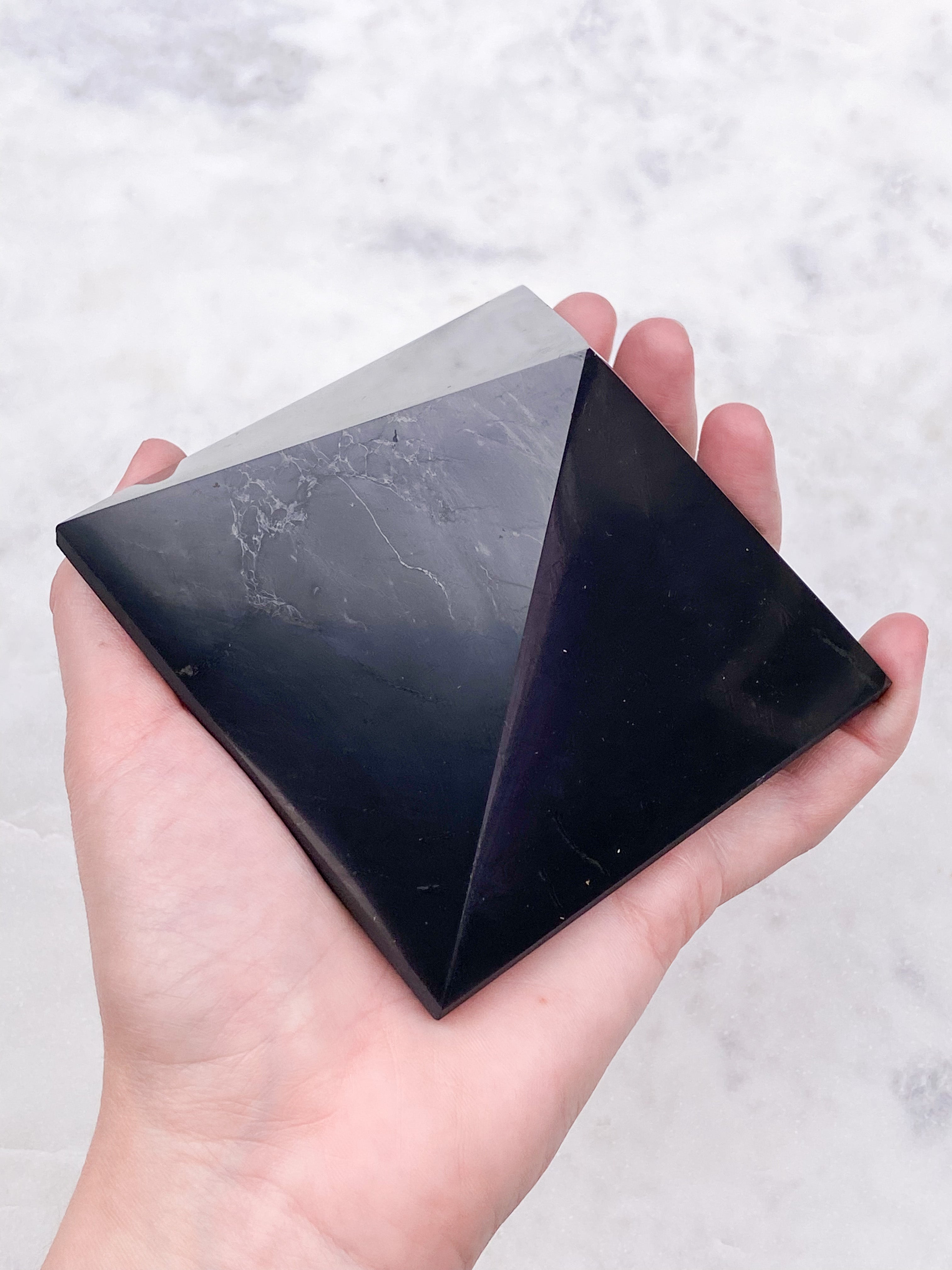 Shungit Pyramide