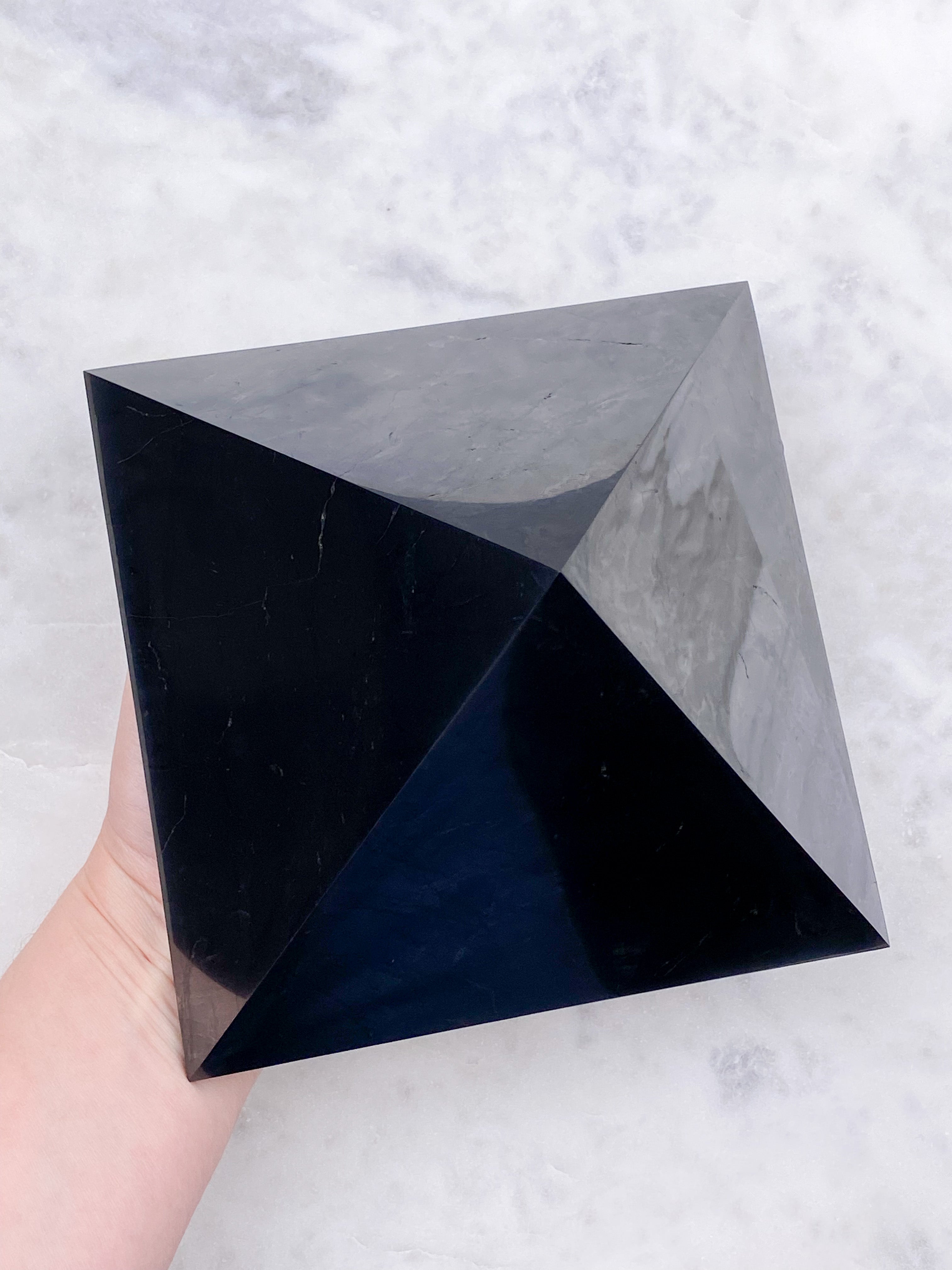 Kæmpe Shungit Pyramide