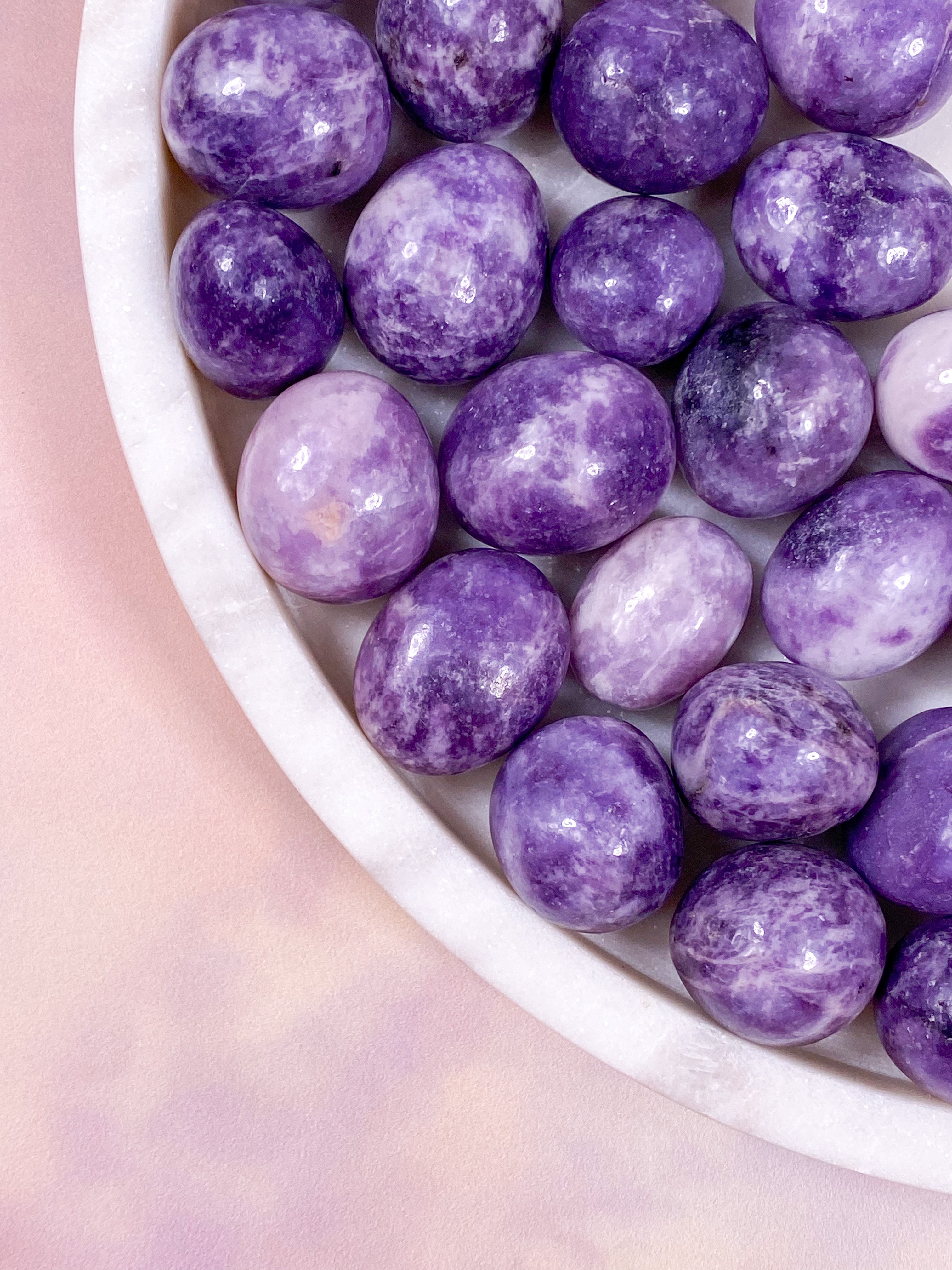 Lepidolite kulor polerade