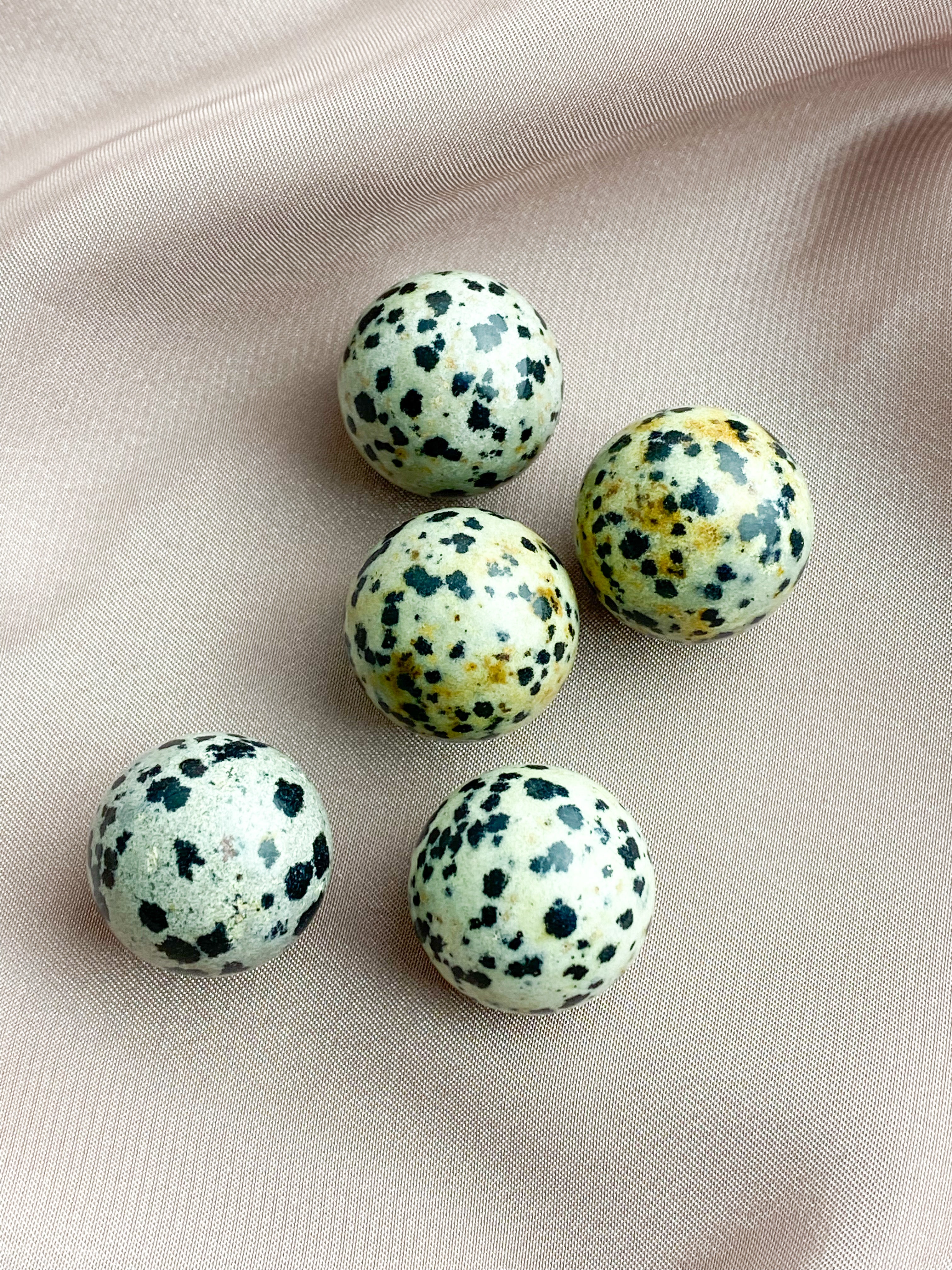 Dalmatiner Jaspis Kugle - 2 cm