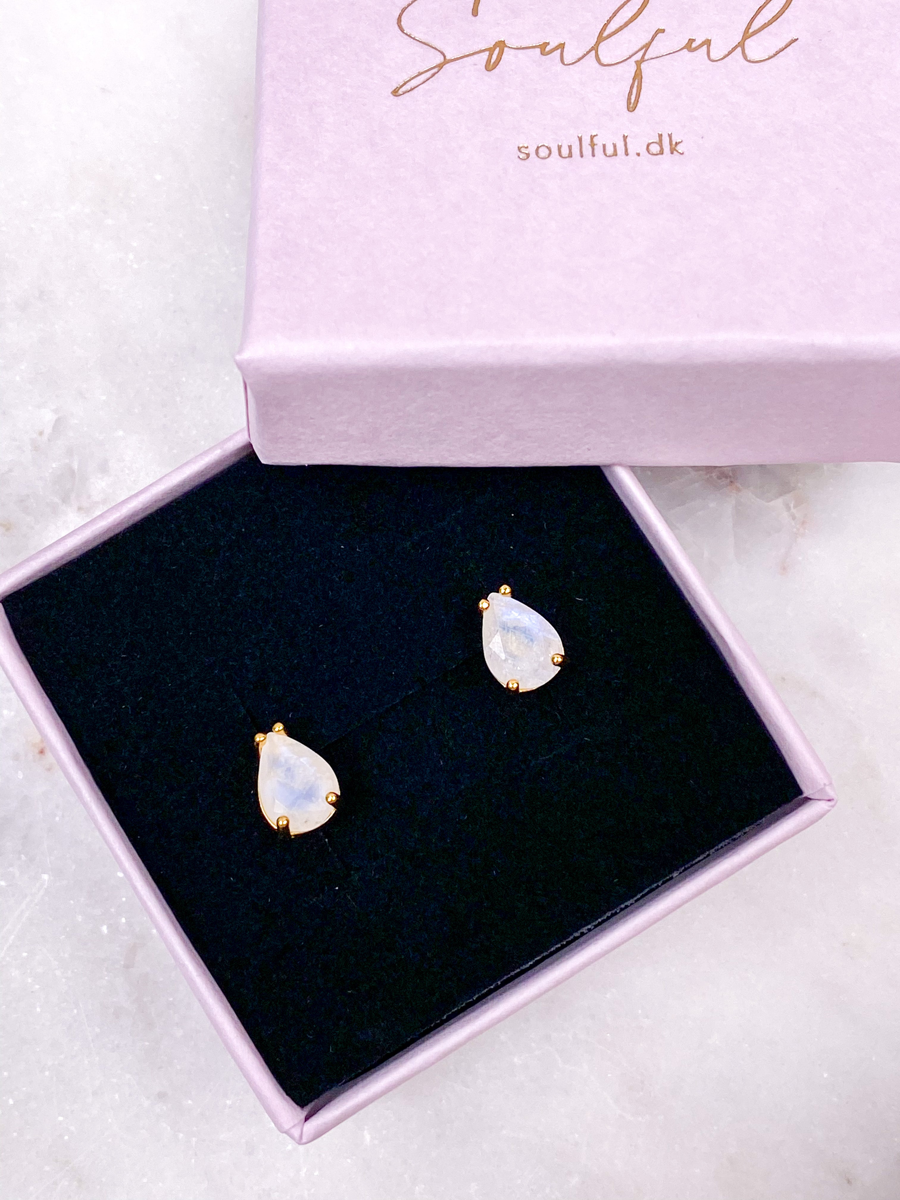 Regnbue Månesten Drops Ørestikker - Guldbelagt