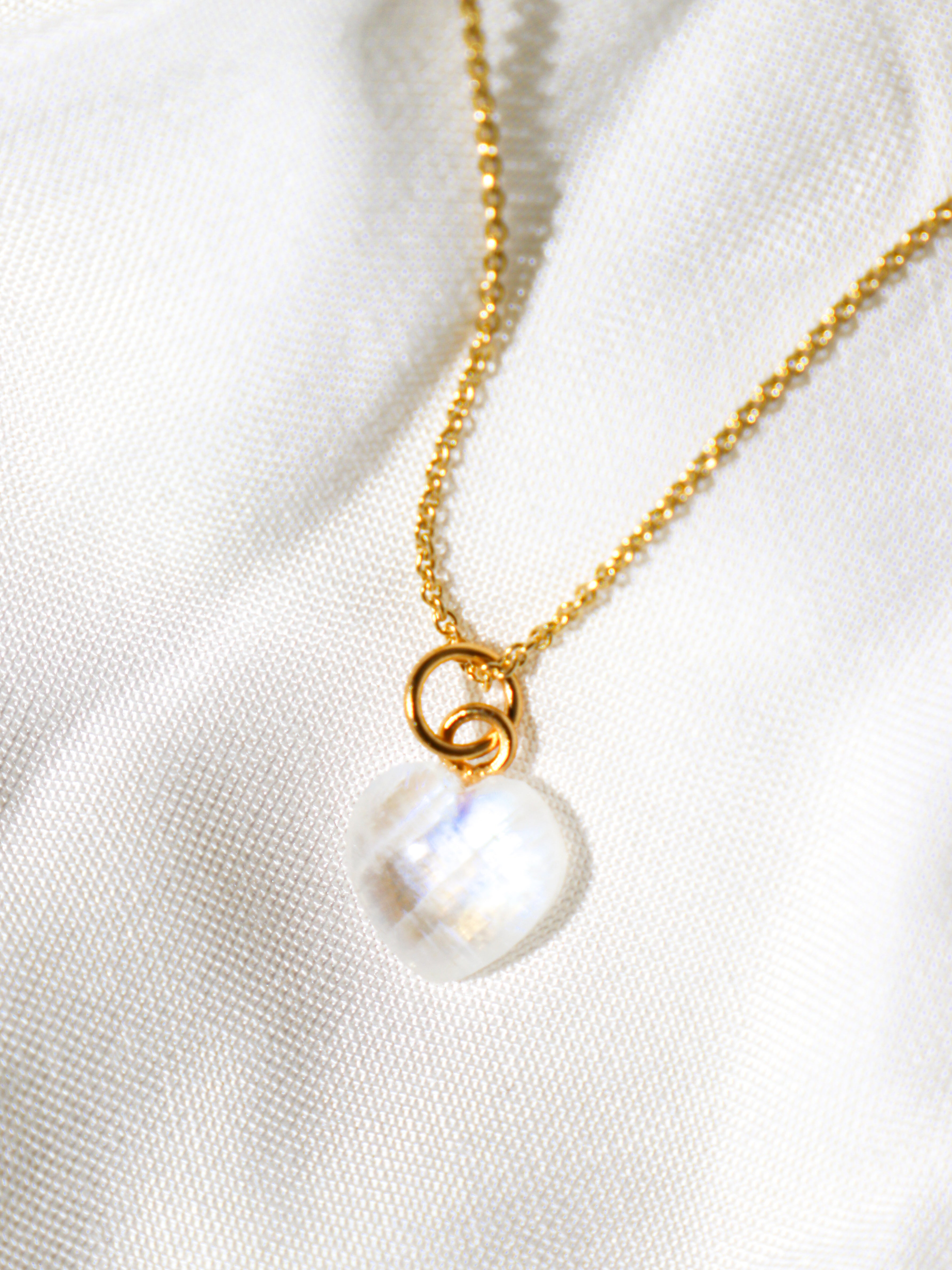 Regnbue Månesten MINI Hjerte Halskæde