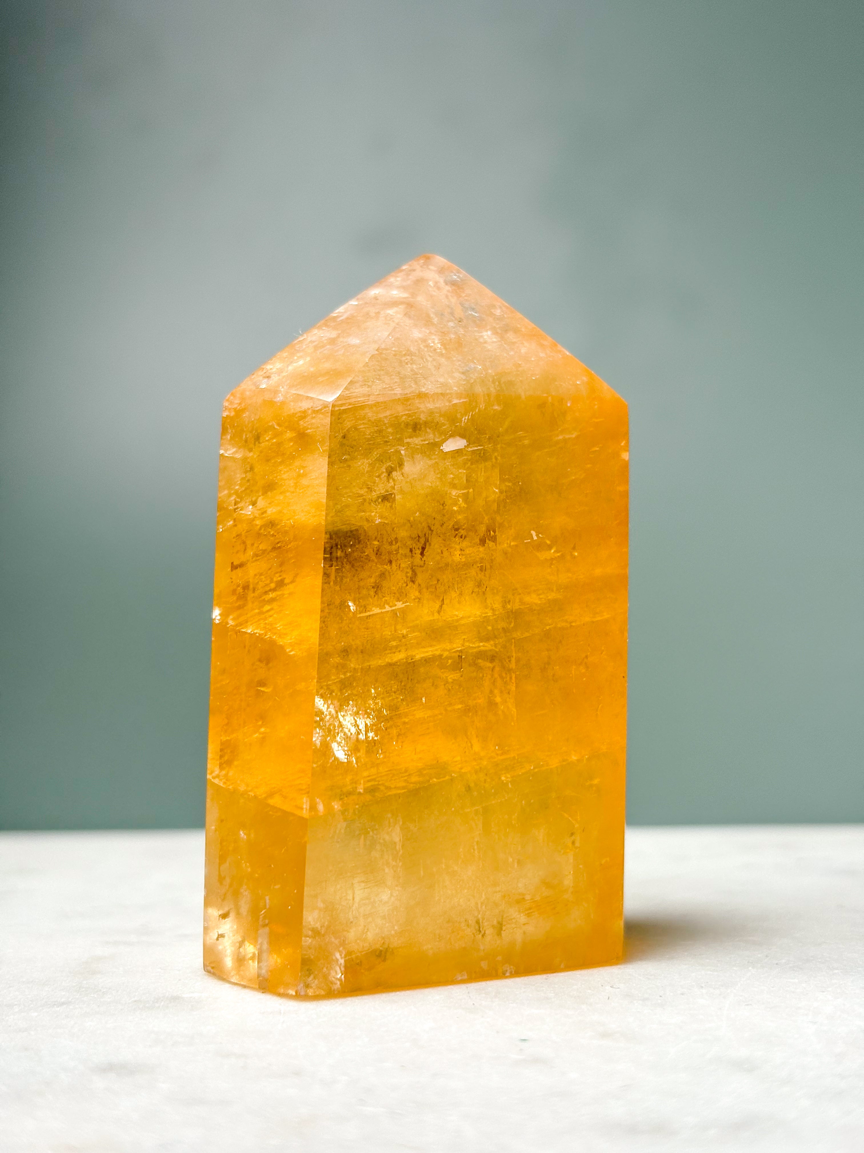 Optisk Honning Calcit Tårn (Nr. 3)