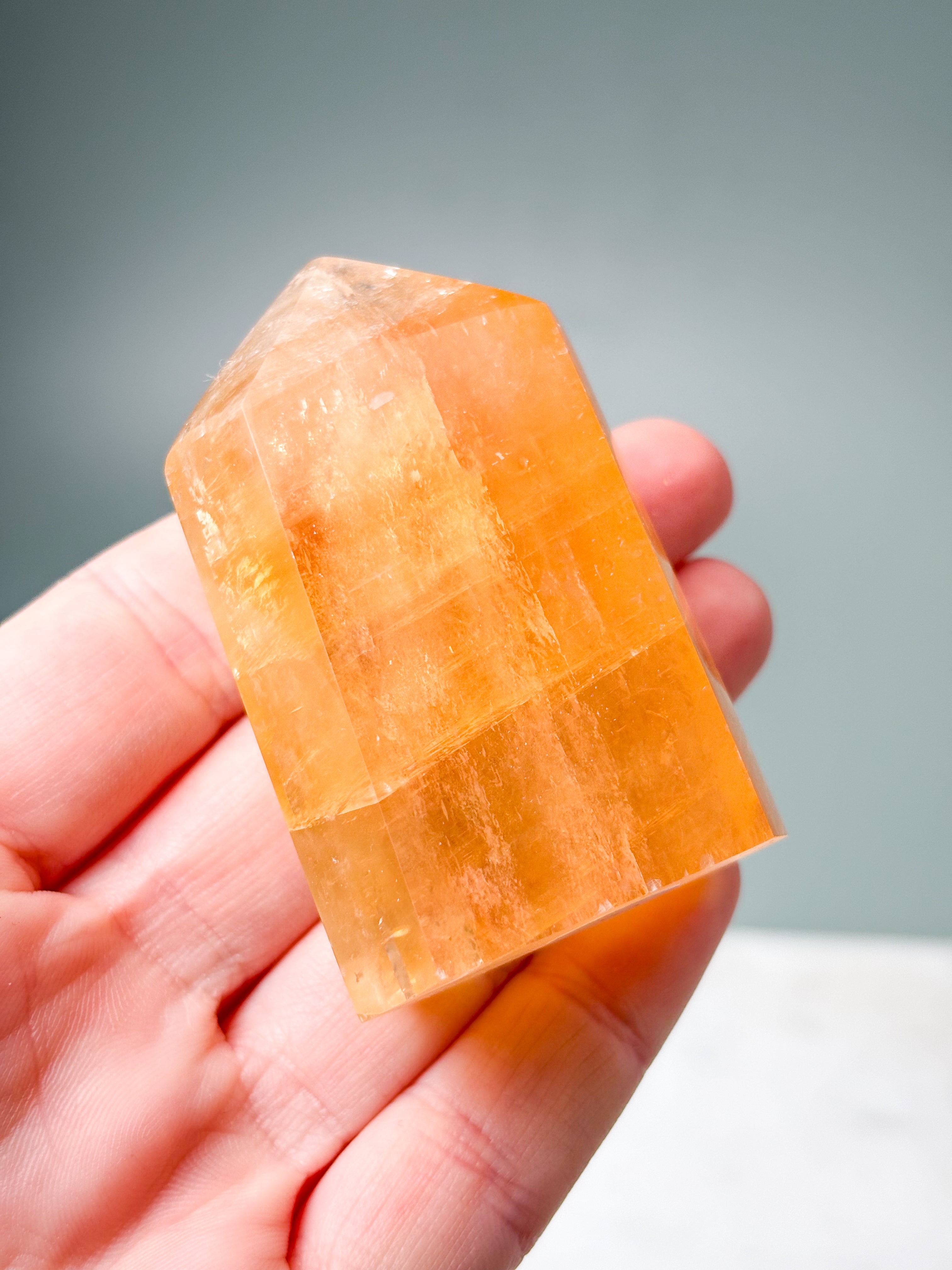 Optisk Honning Calcit Tårn (Nr. 3)