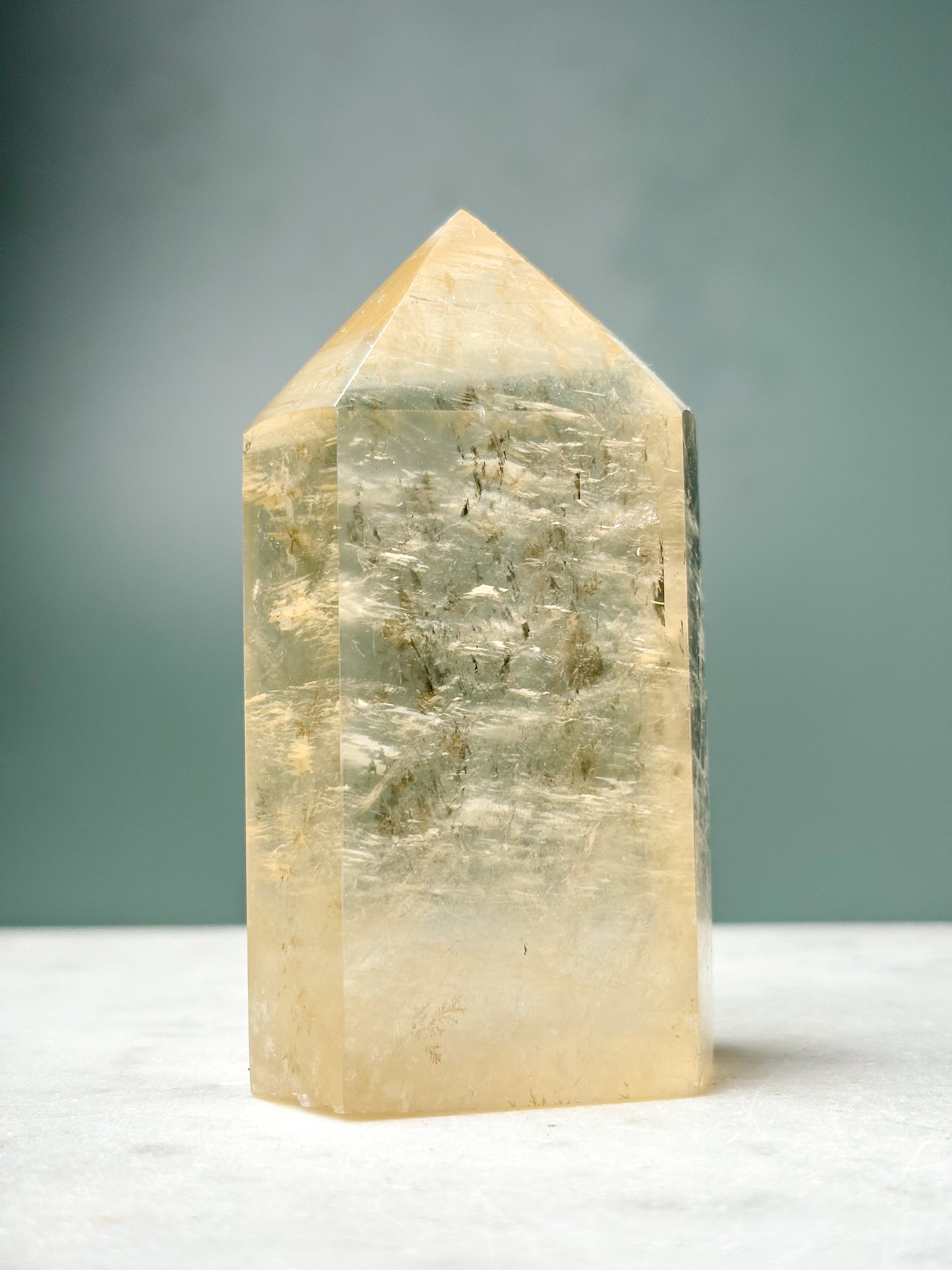 Optisk Honning Calcit Tårn (Nr. 6)