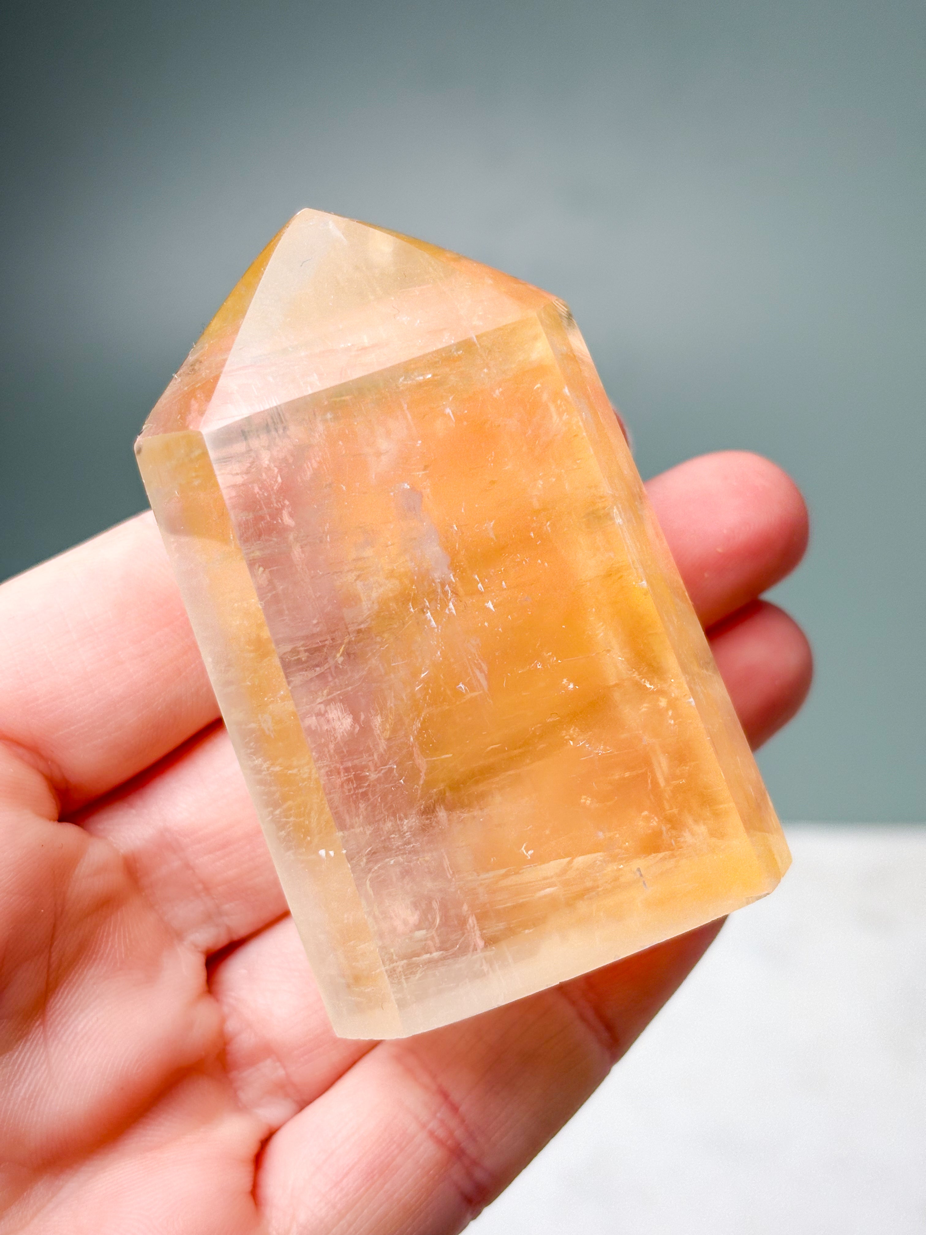 Optisk Honning Calcit Tårn (Nr. 9)