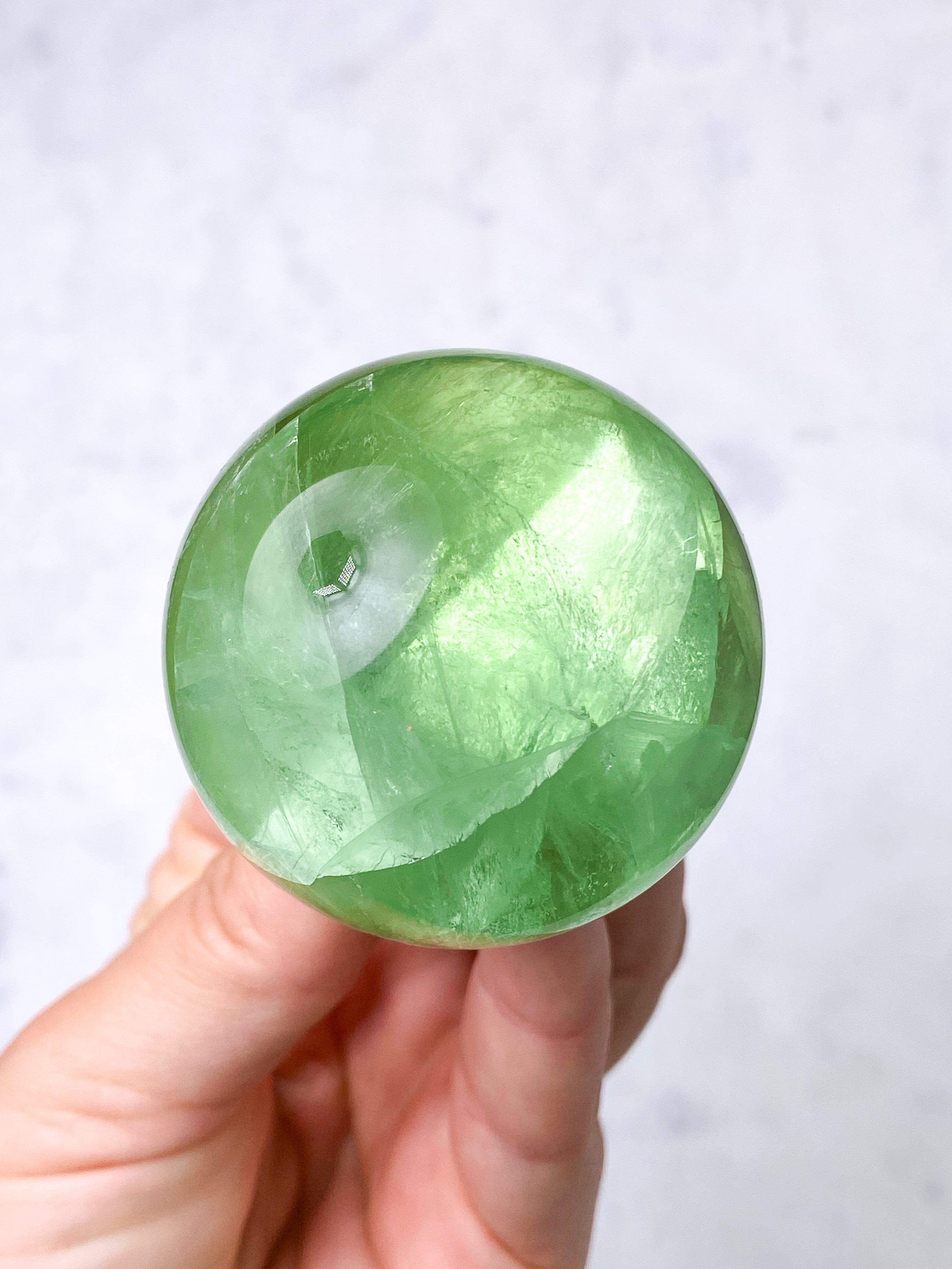 Apple Green Fluorit Kugle (Nr. 4)