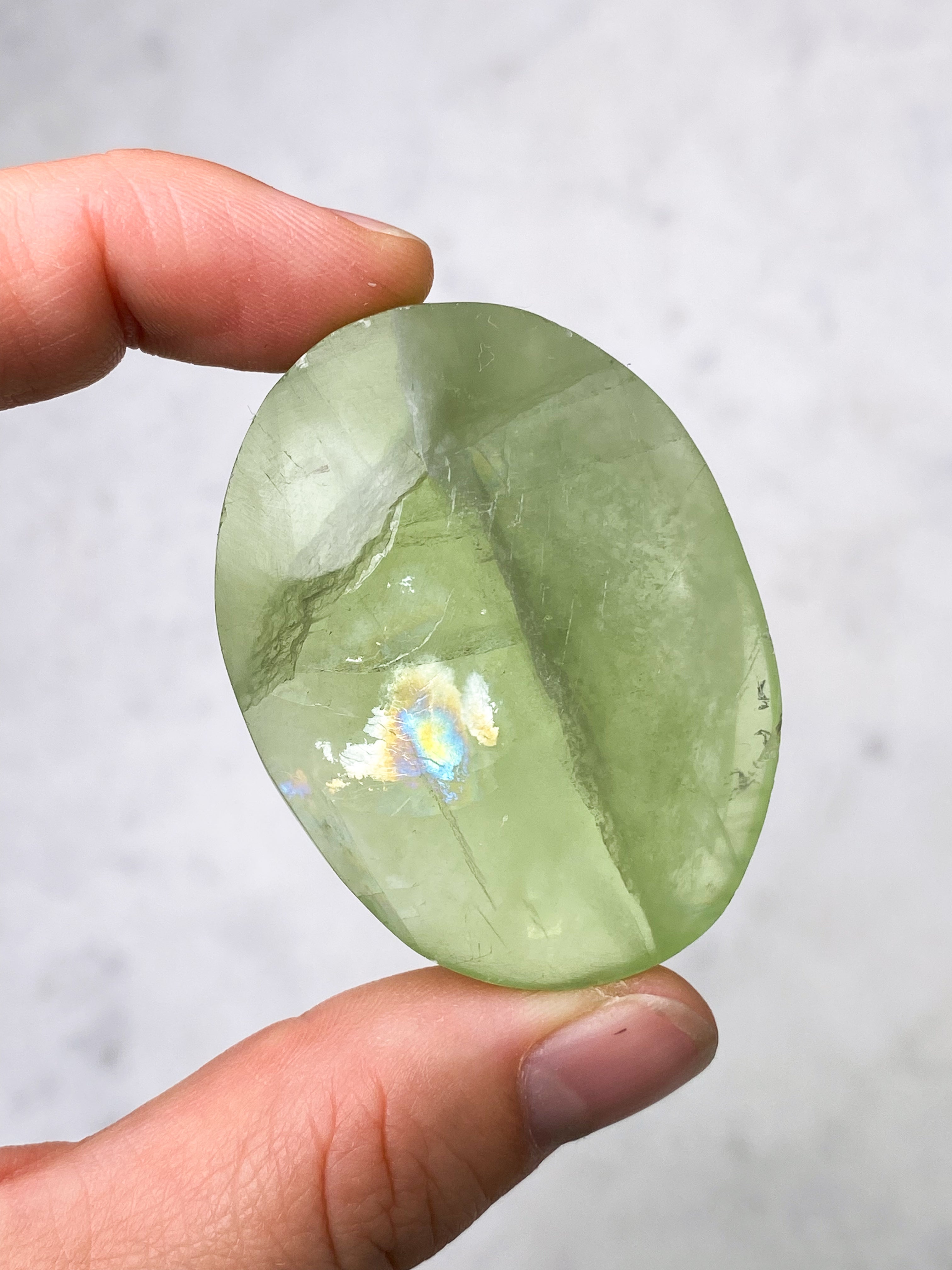 Apple Green Fluorit Palmstone (Nr. 5)