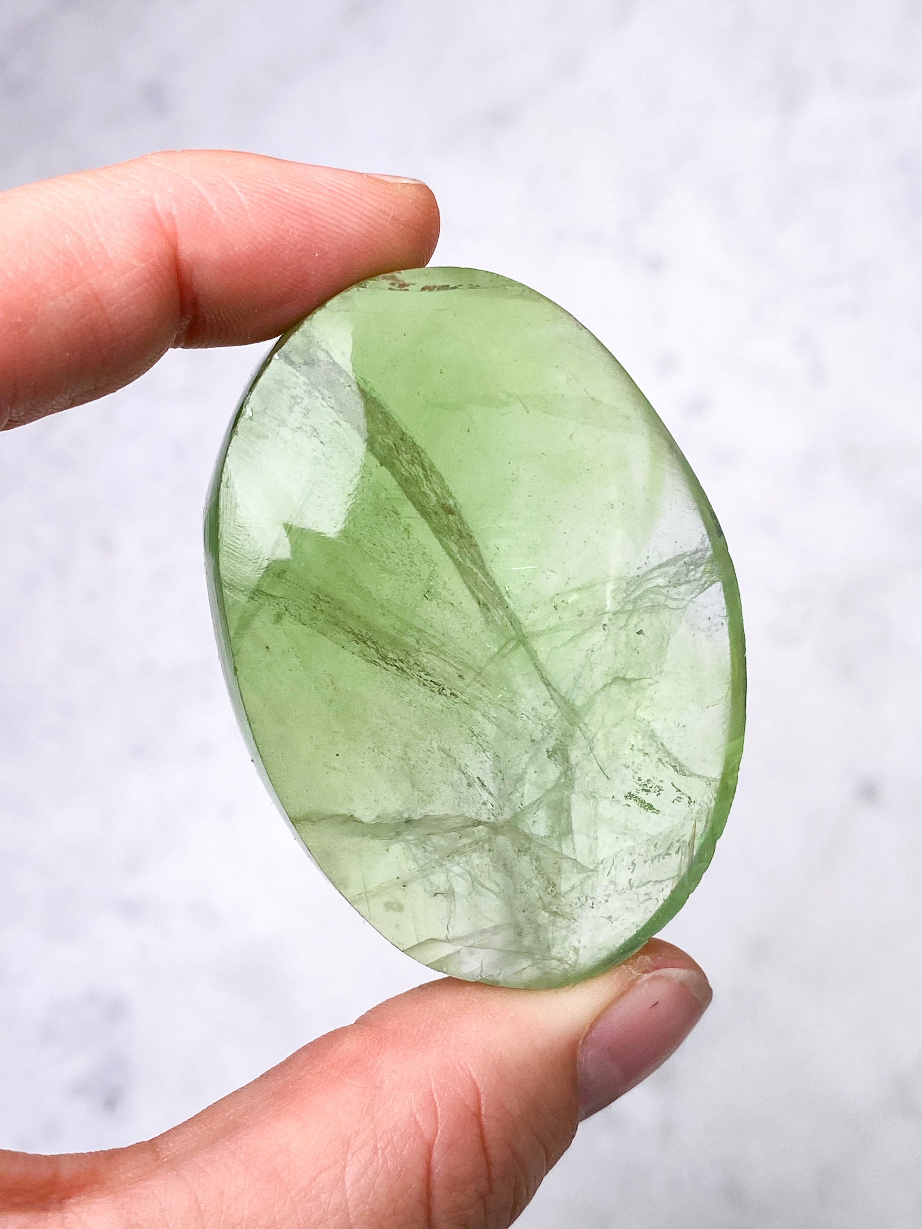 Apple Green Fluorit Palmstone (Nr. 7)