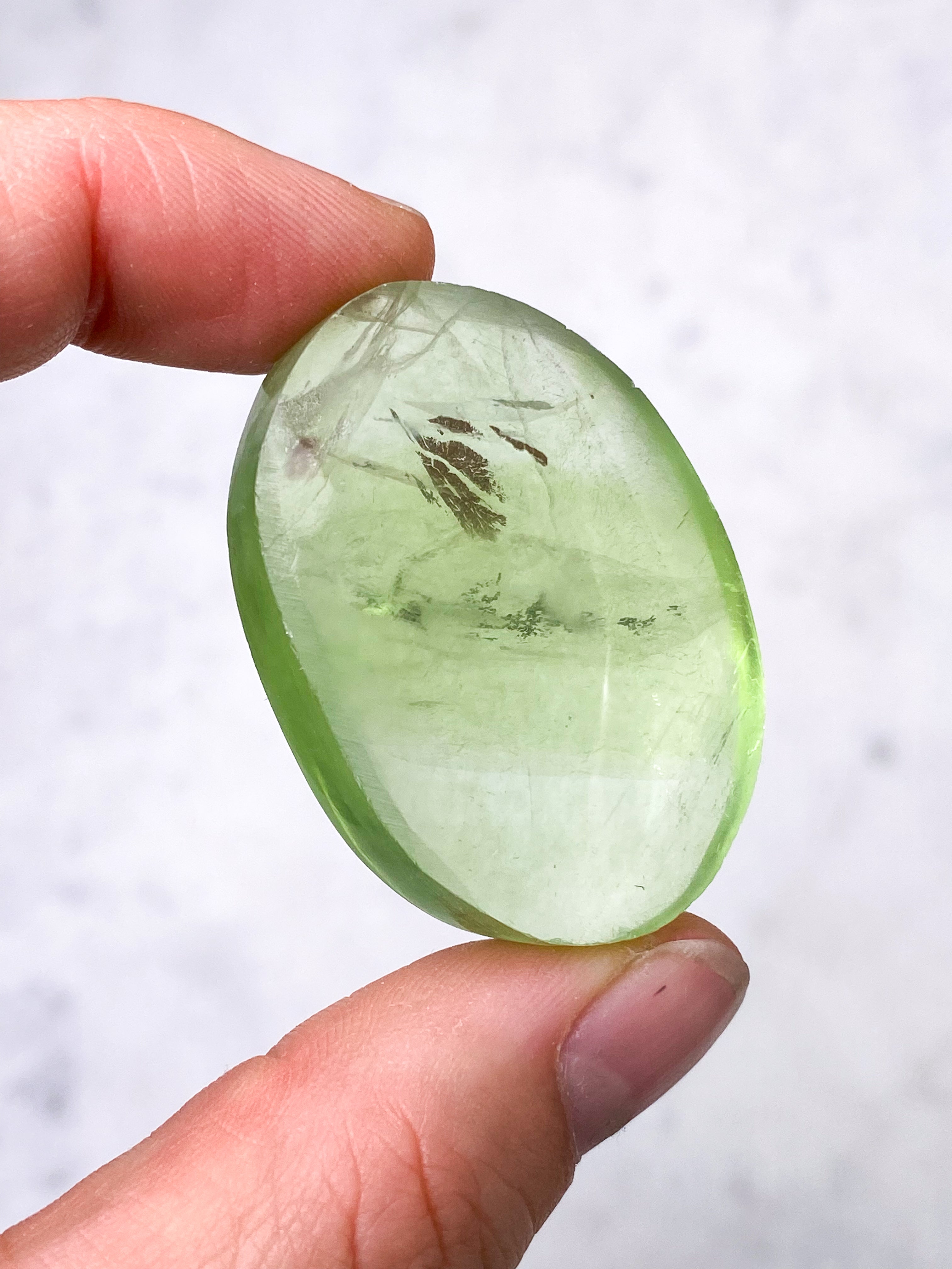 Apple Green Fluorit Palmstone (Nr. 8)
