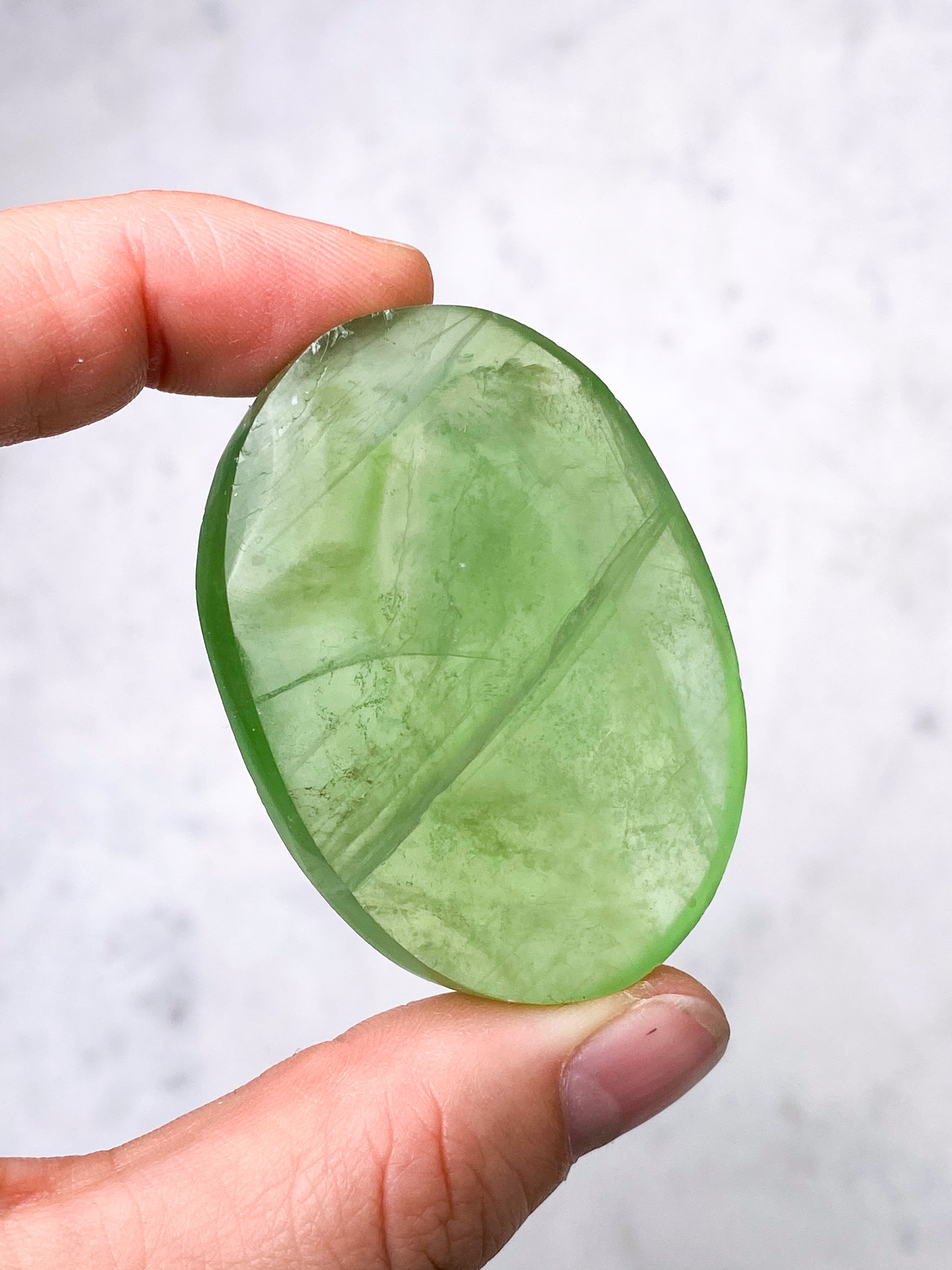 Apple Green Fluorit Palmstone (Nr. 13)