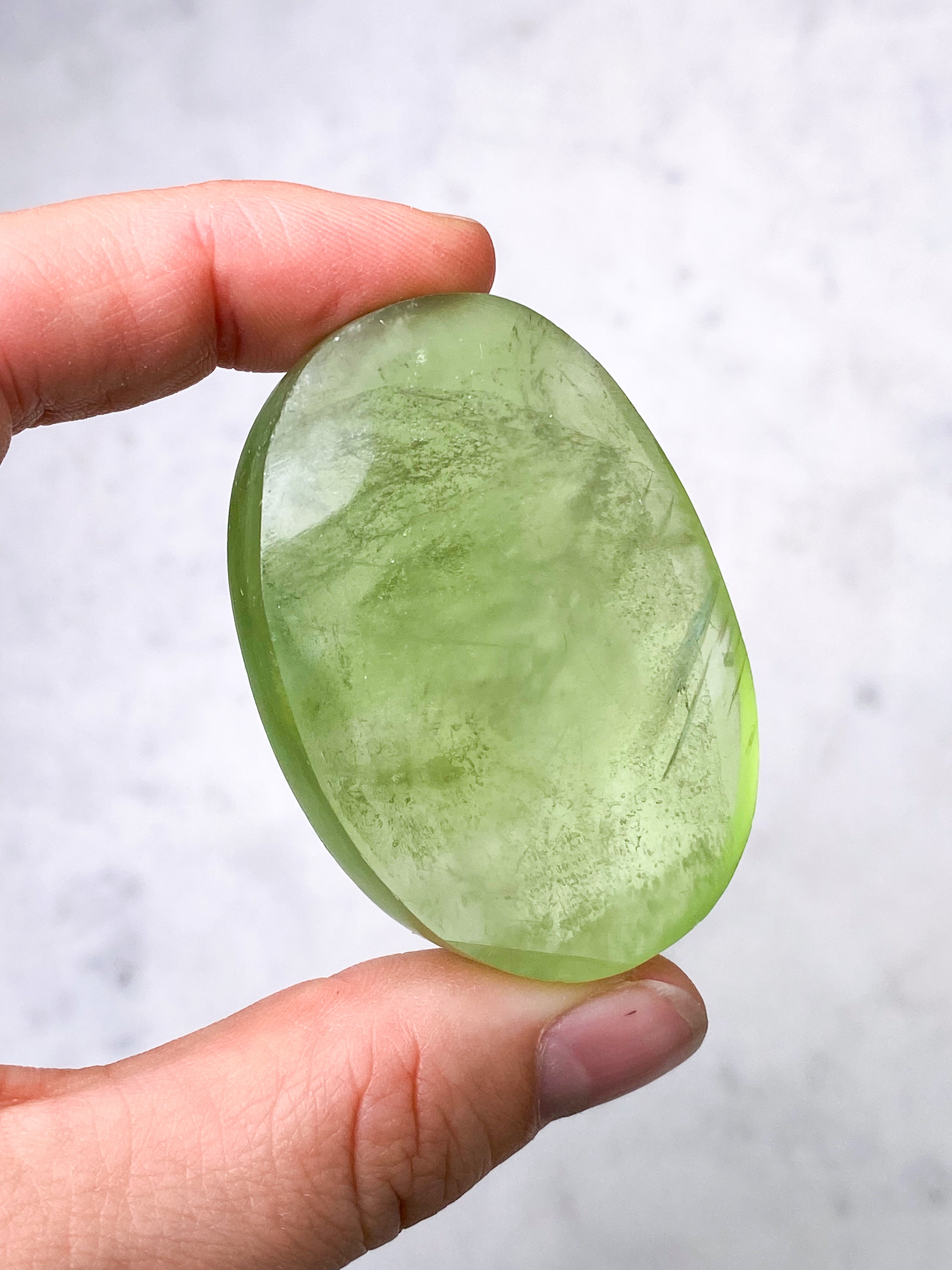 Apple Green Fluorit Palmstone (Nr. 15)