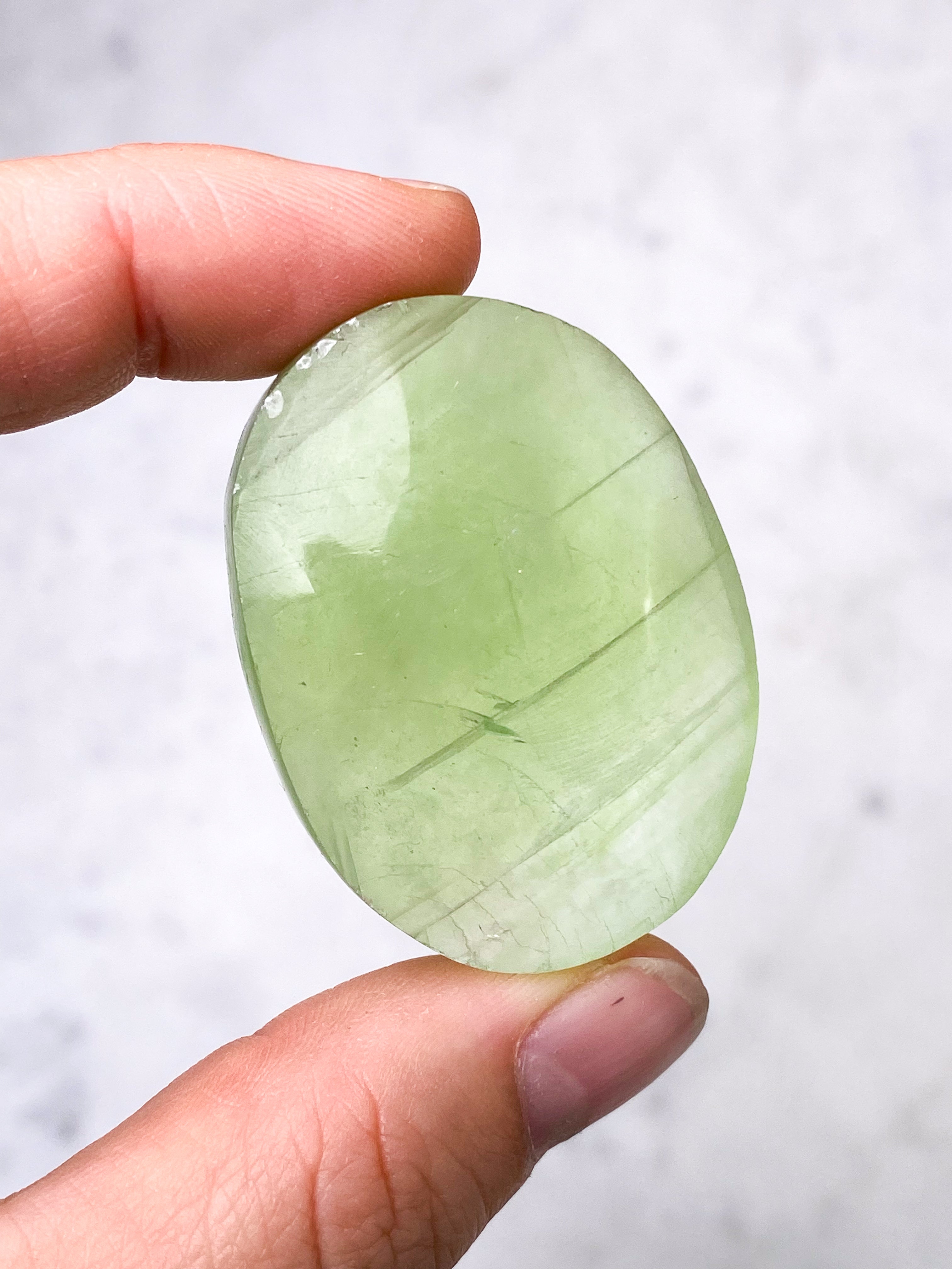 Apple Green Fluorit Palmstone (Nr. 16)