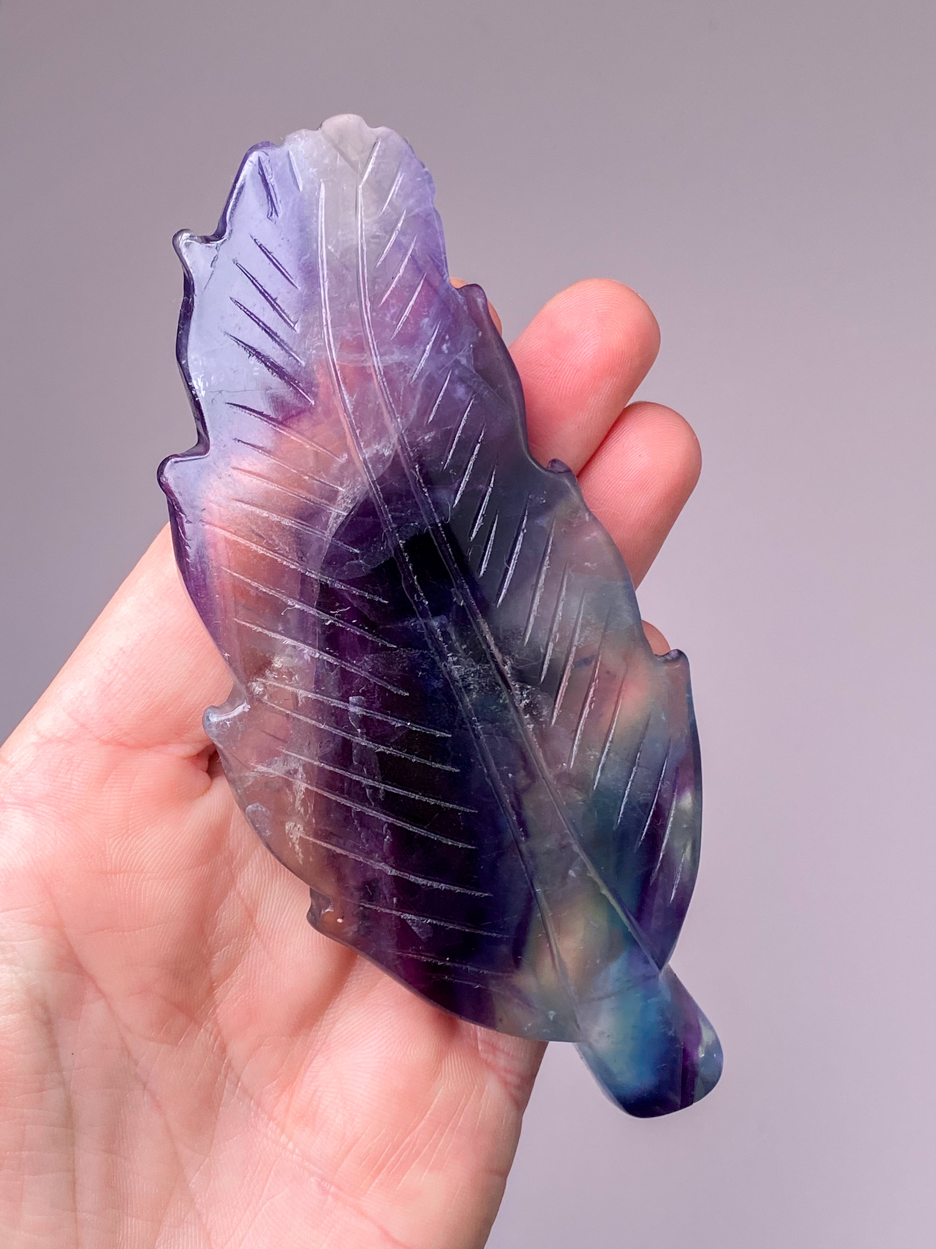 Regnbågsfluoritfjäder (nr 2)