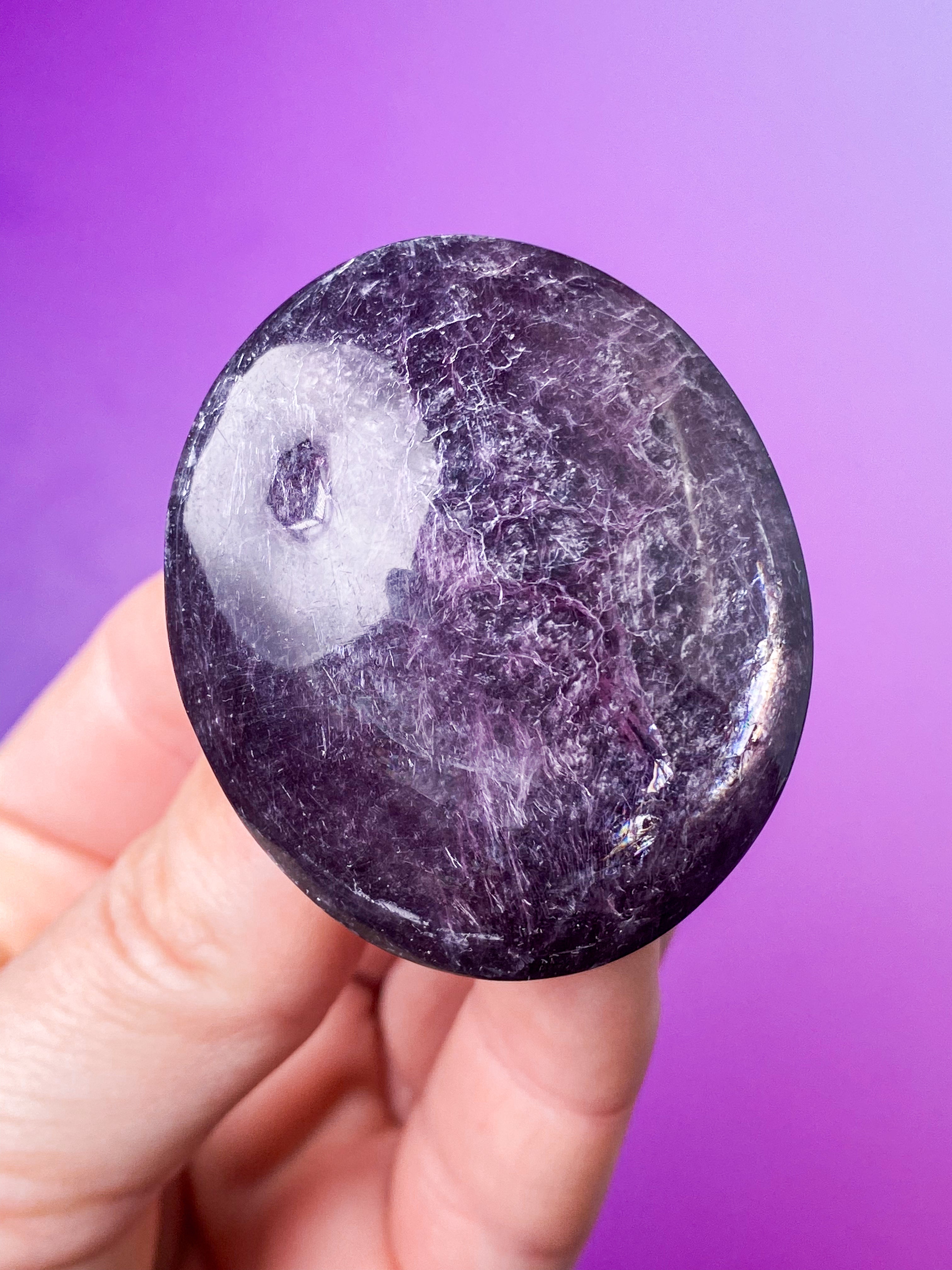 Gemmy Lepidolit Palmstone (Nr. 5)