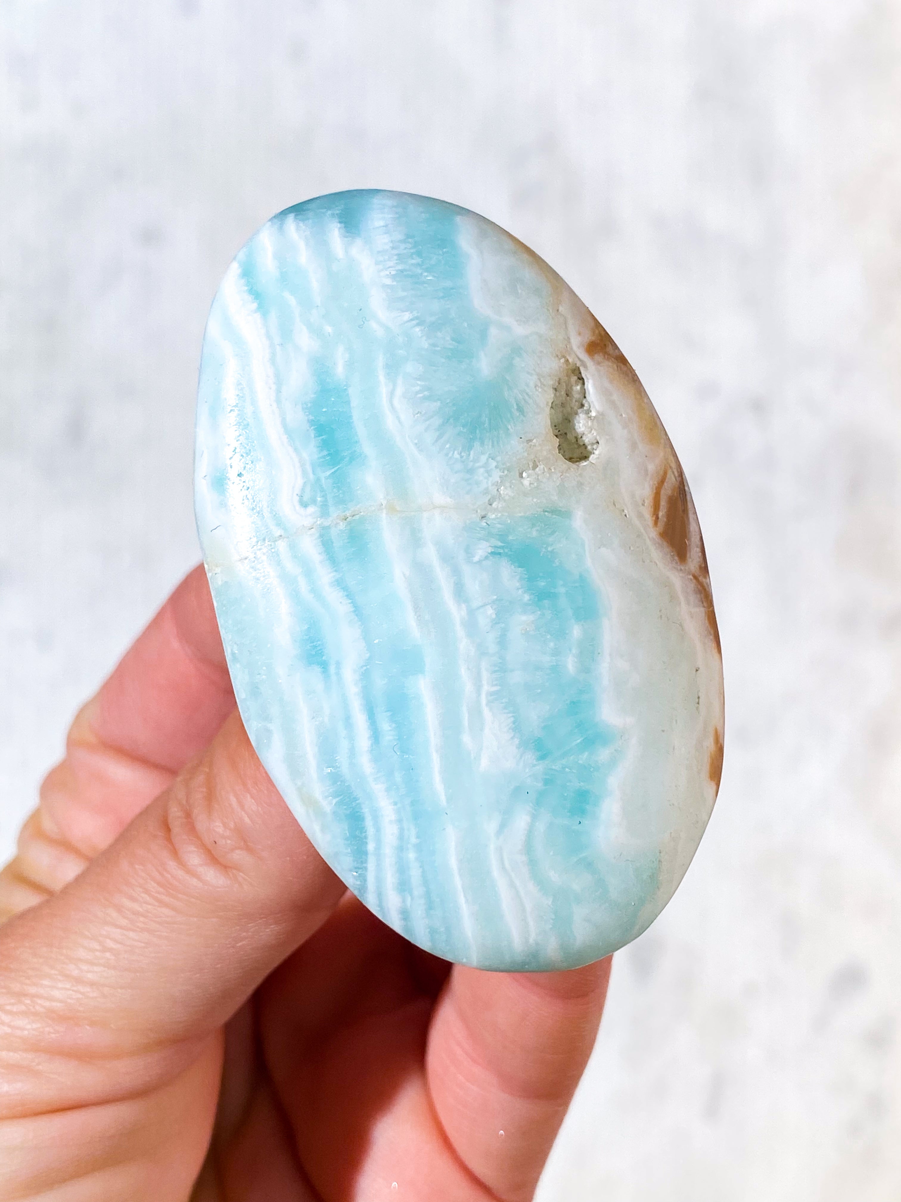 Caribisk Calcit Palmstone (Nr. 4)