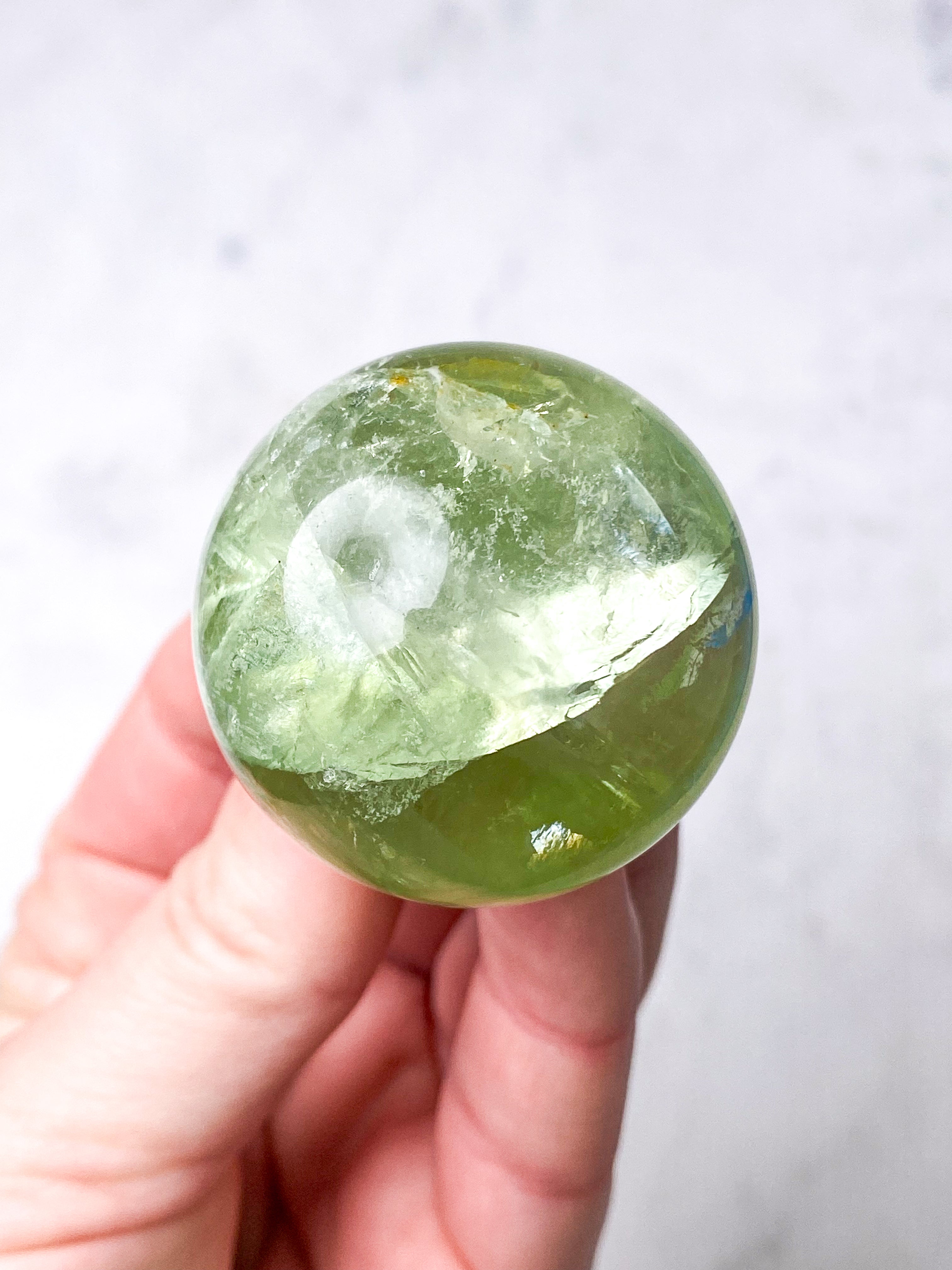 Regnbue Apple Green Fluorit Kugle (Nr. 2)