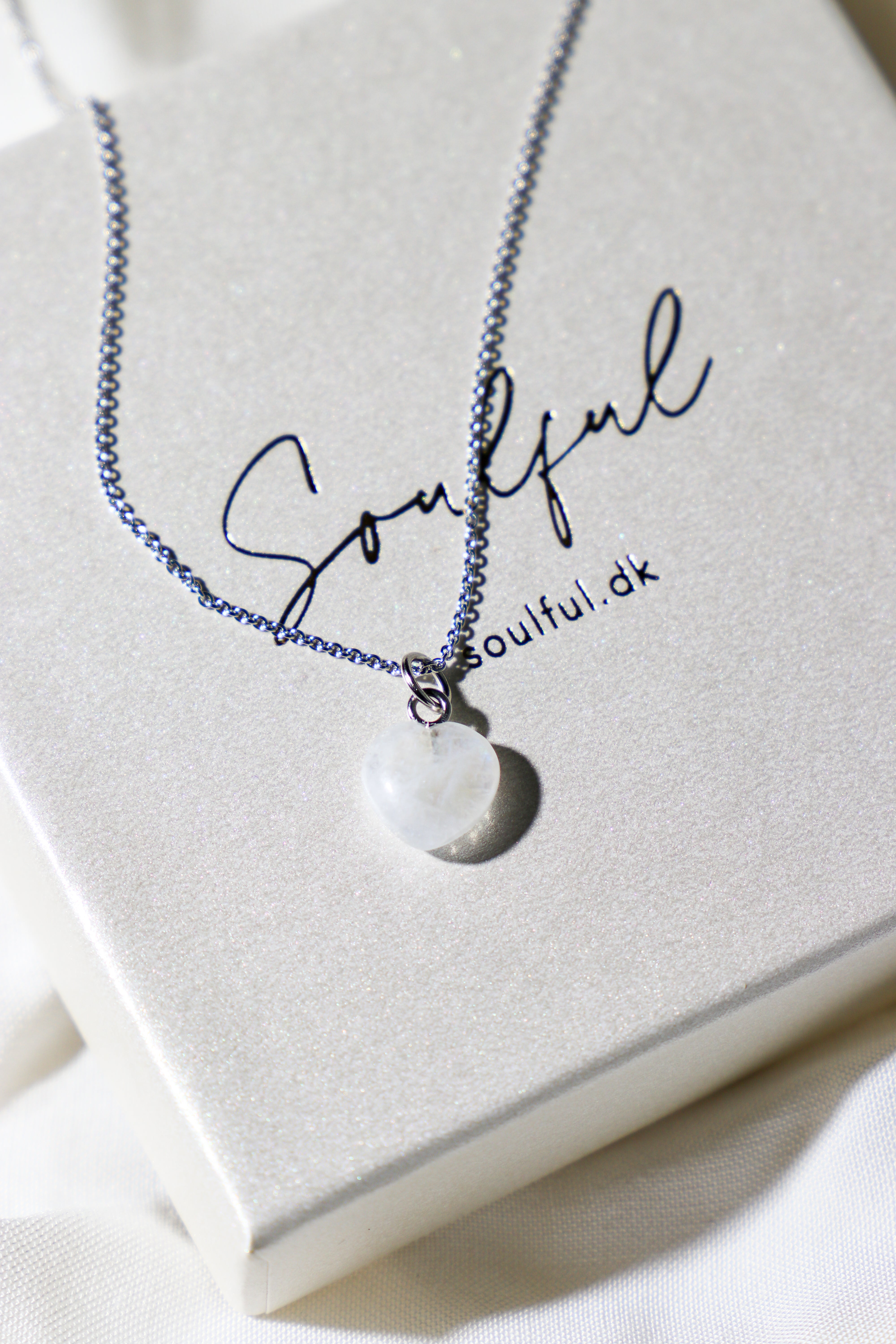 Regnbue Månesten MINI Hjerte Halskæde