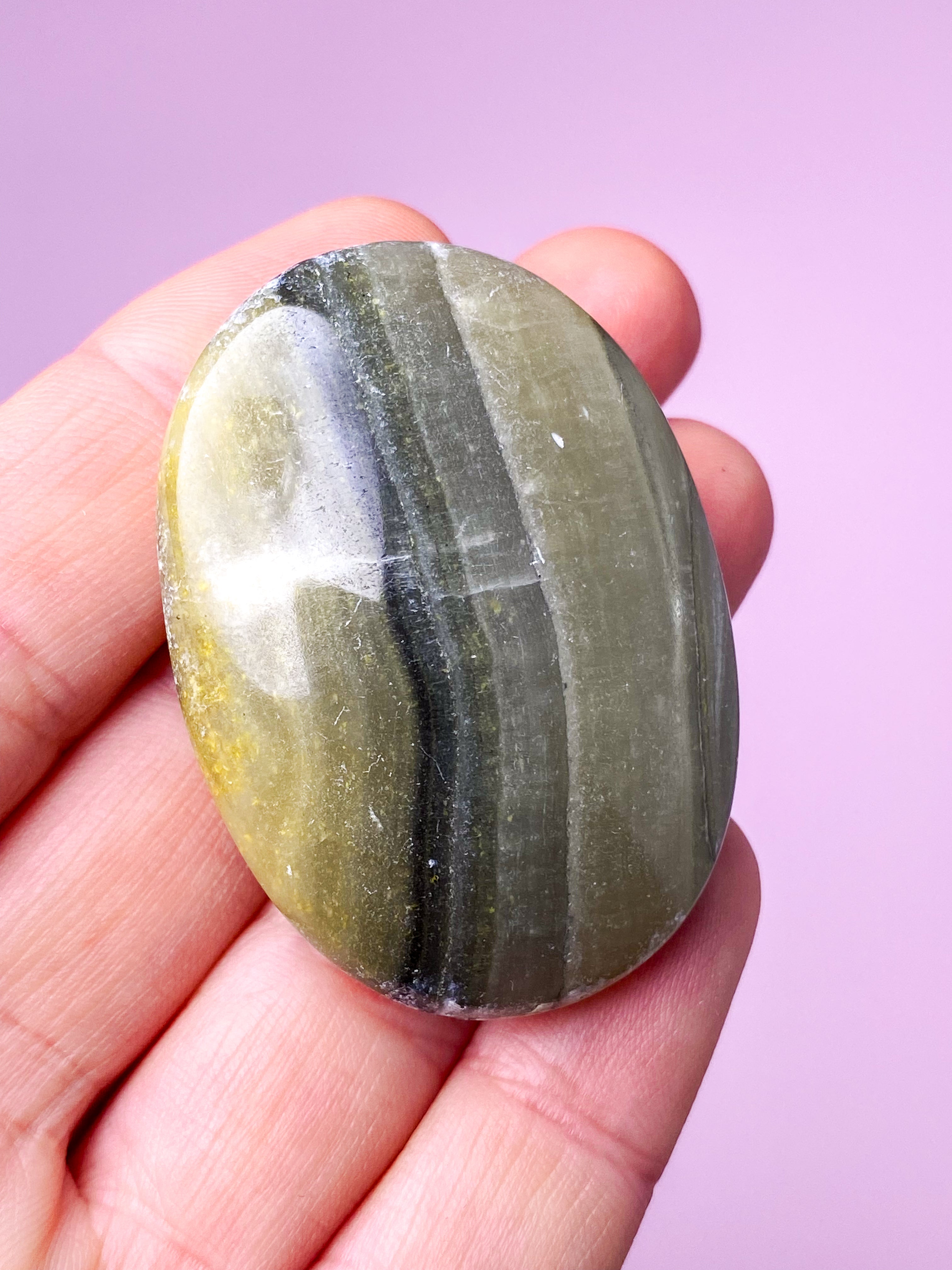 Bumble Bee Onyx Palmstone (Nr. 2)