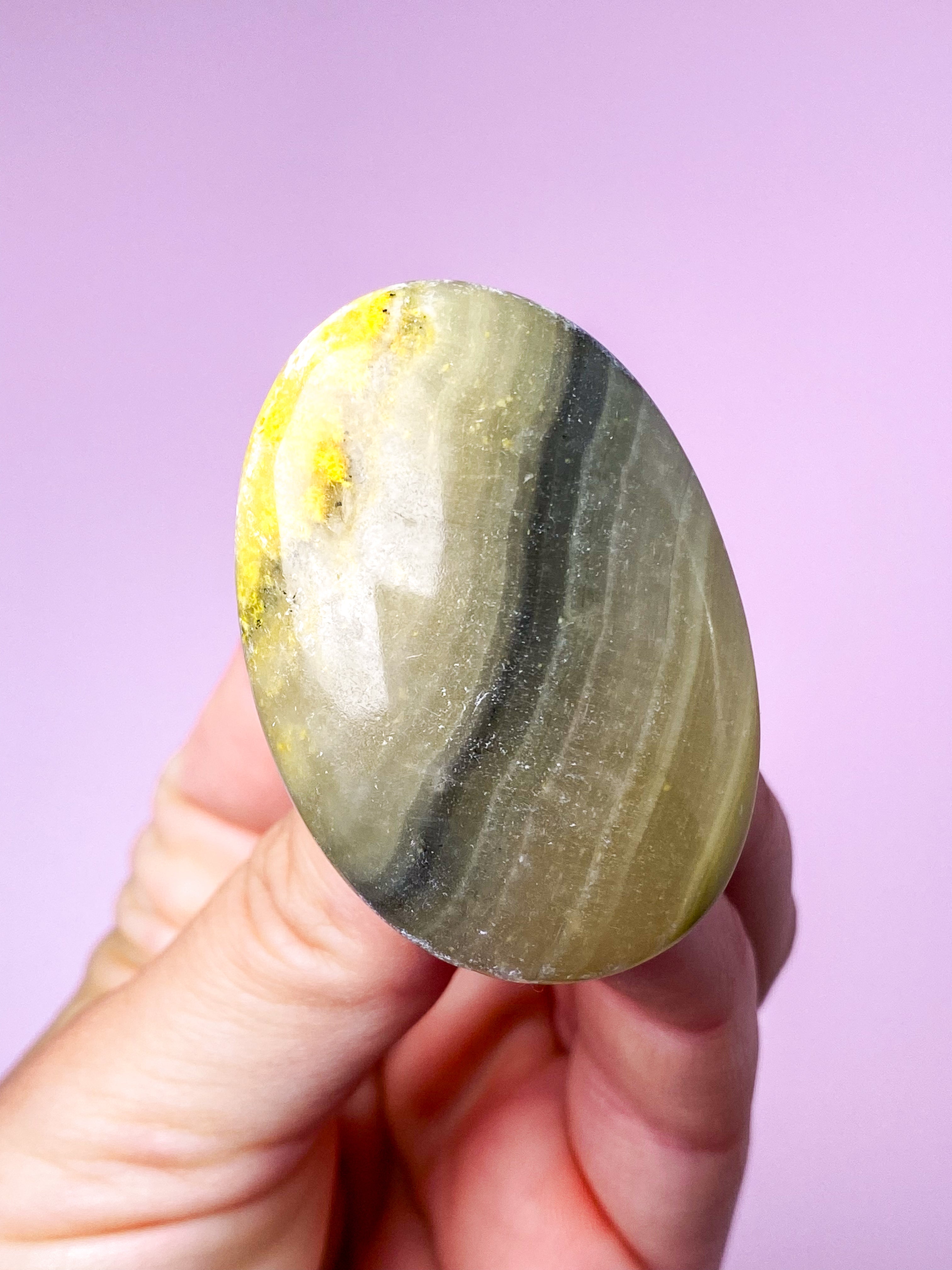 Bumble Bee Onyx Palmstone (Nr. 3)