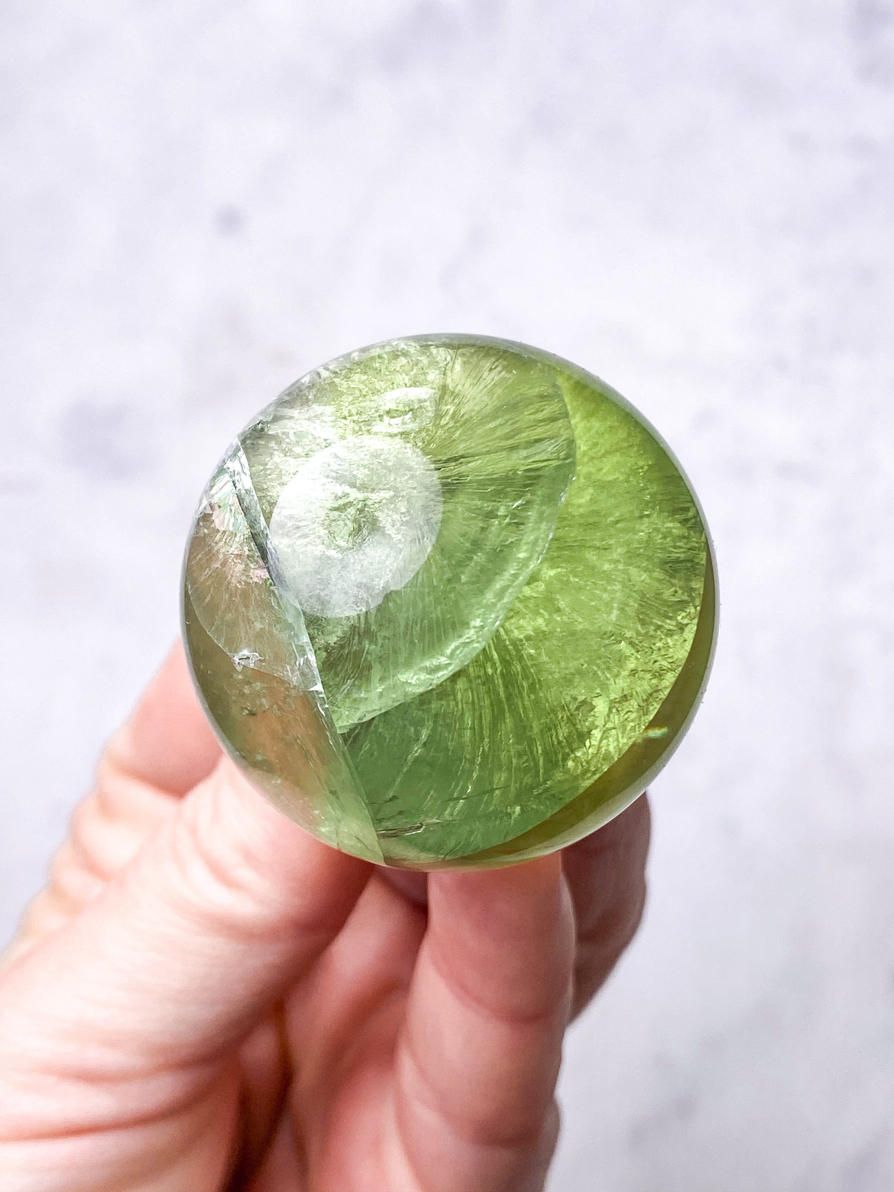 Regnbue Green Apple Fluorit Kugle (Nr. 12) (Eksklusiv)