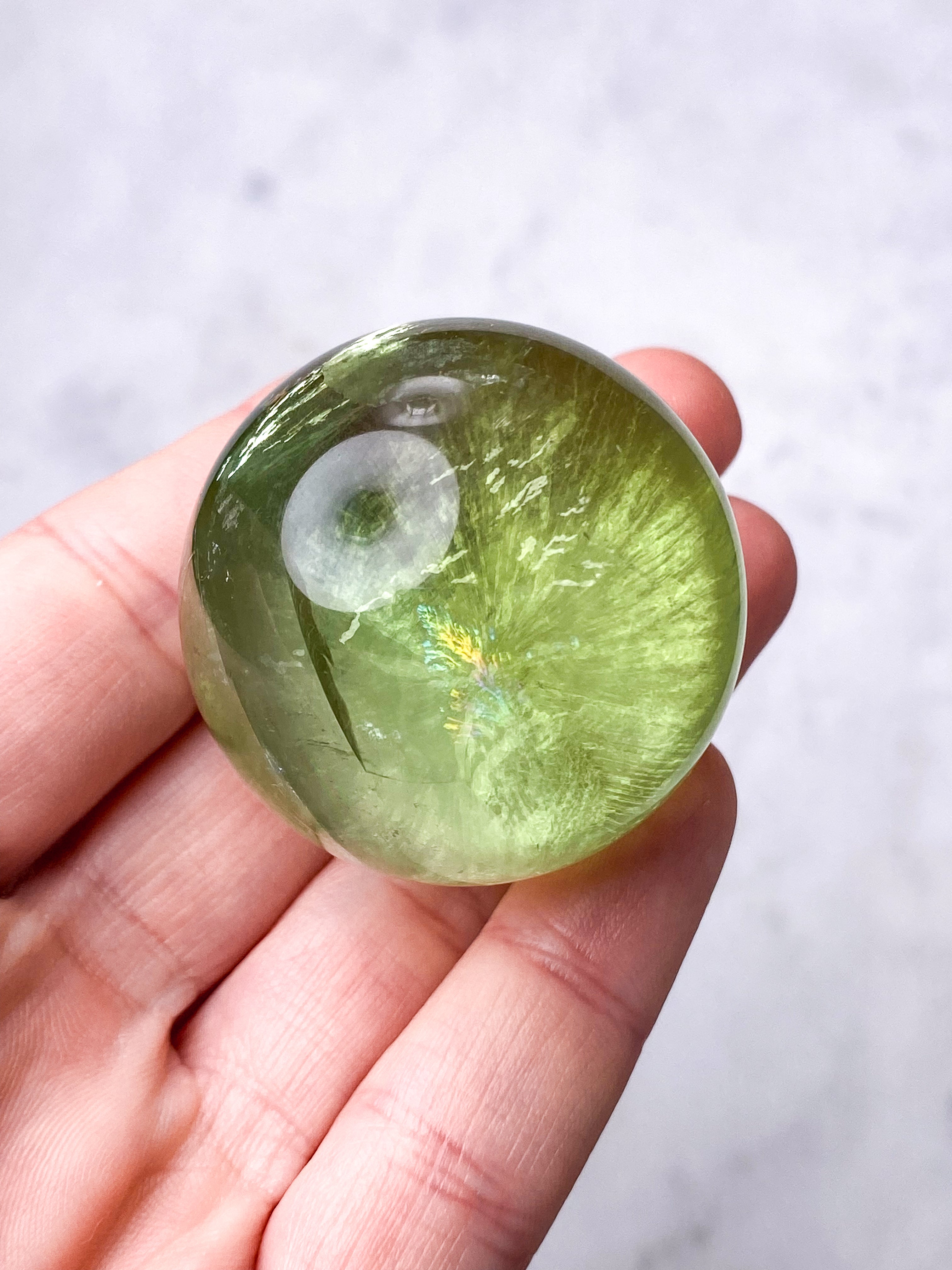 Regnbue Green Apple Fluorit Kugle (Nr. 12) (Eksklusiv)