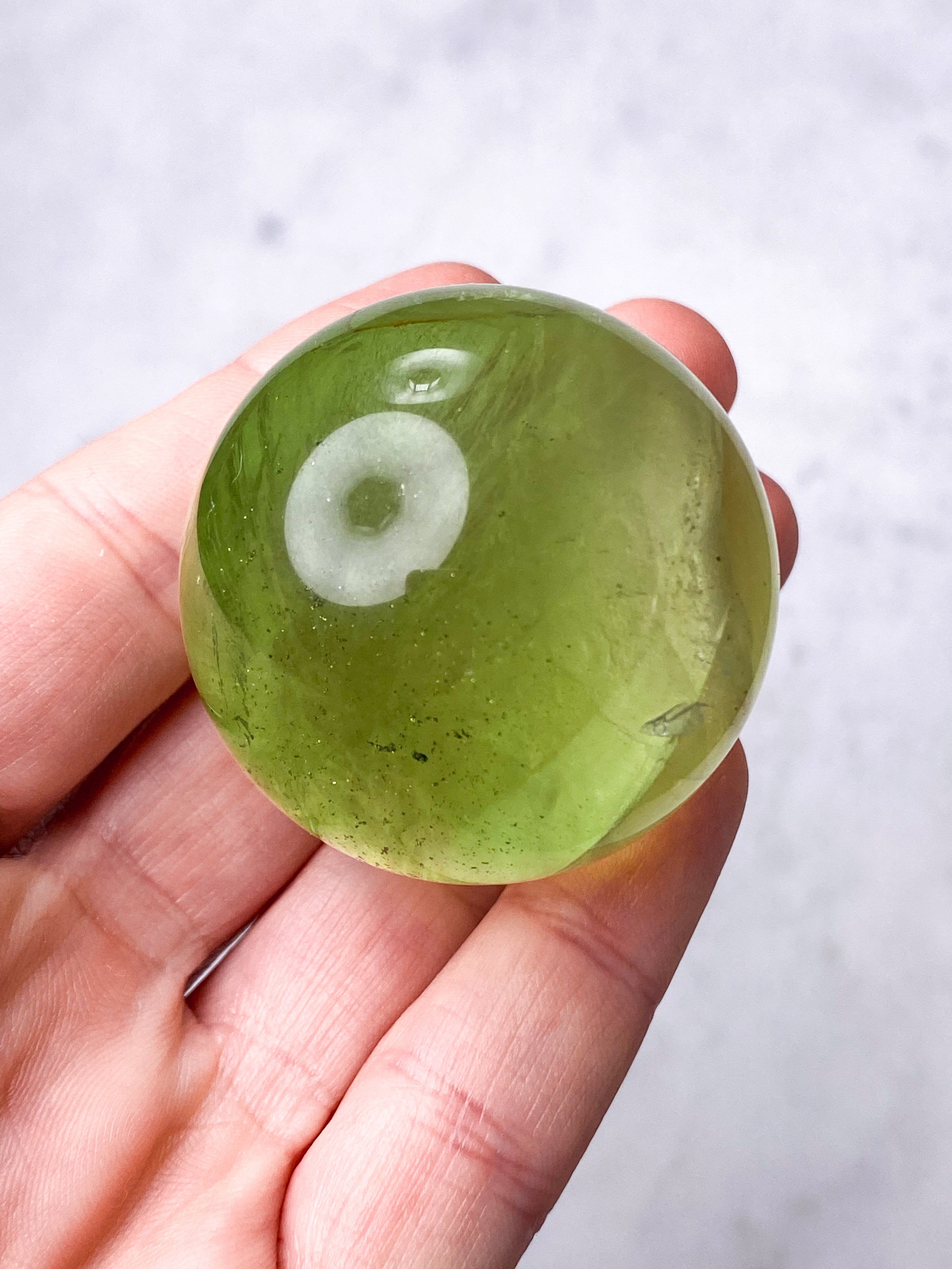 Regnbue Green Apple Fluorit Kugle (Nr. 14) (Eksklusiv)