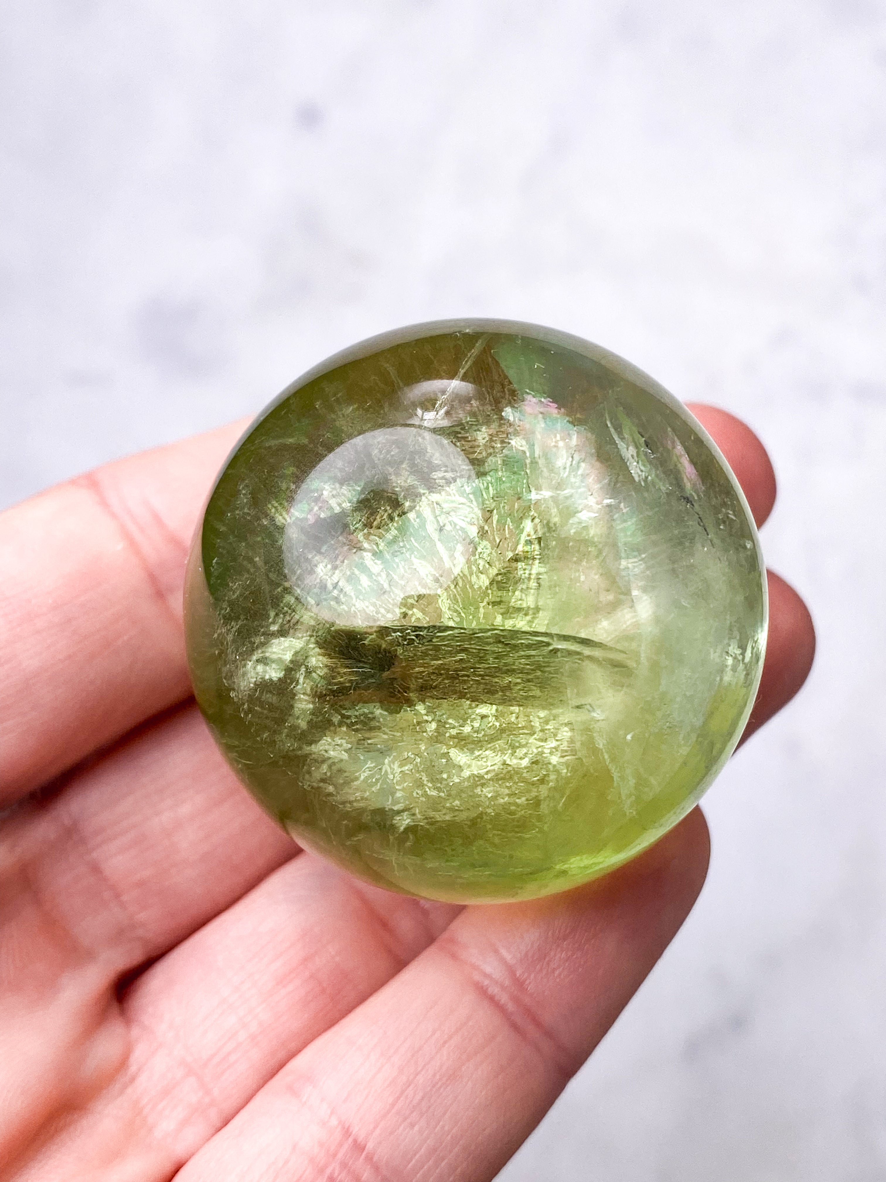 Regnbue Green Apple Fluorit Kugle (Nr. 15) (Eksklusiv)