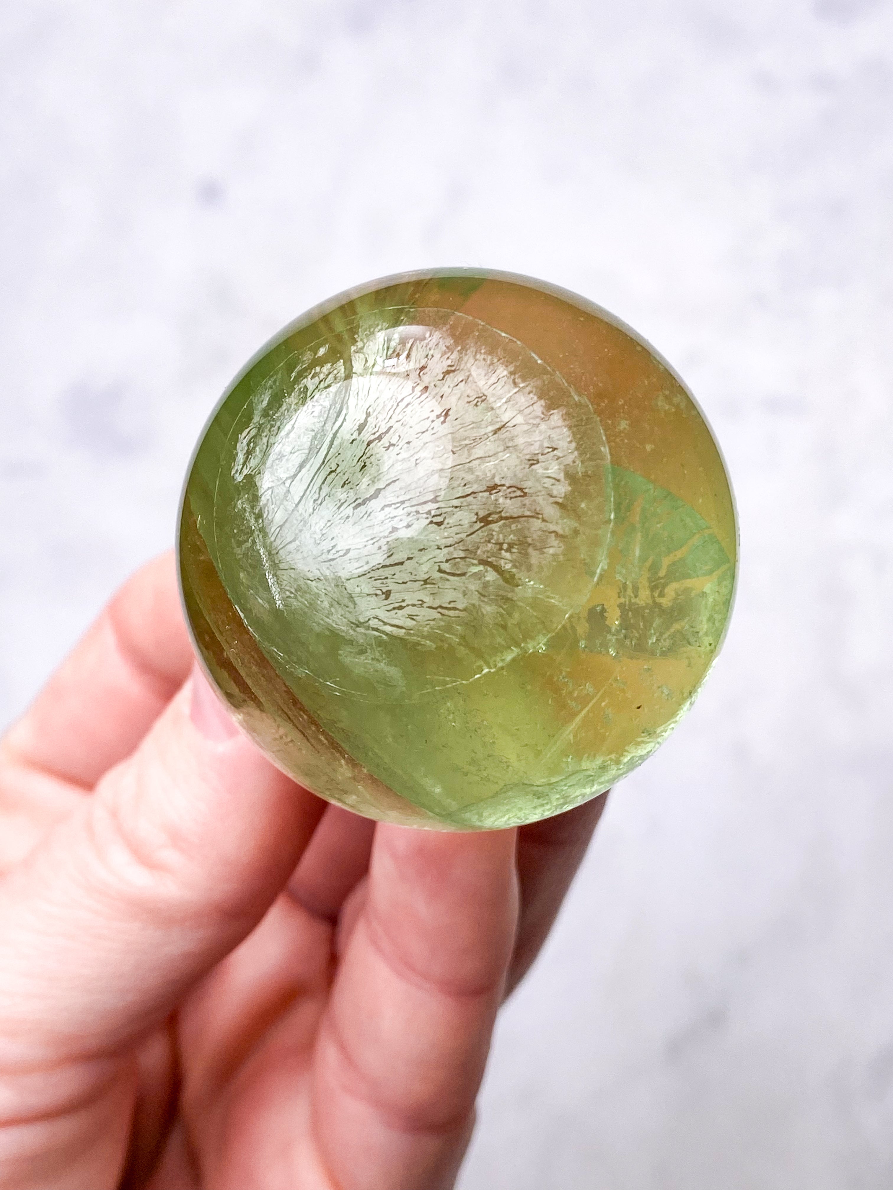 Regnbue Green Apple Fluorit Kugle (Nr. 17) (Eksklusiv)