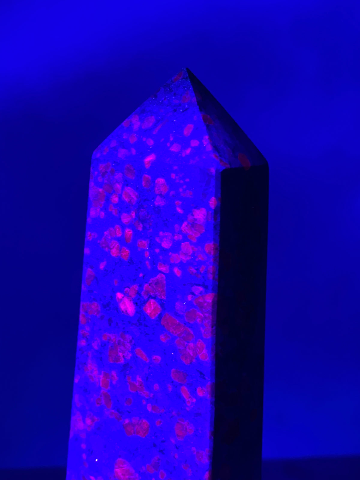 Rubin Fuchsit Tårn (Nr. 3) - UV Reaktiv