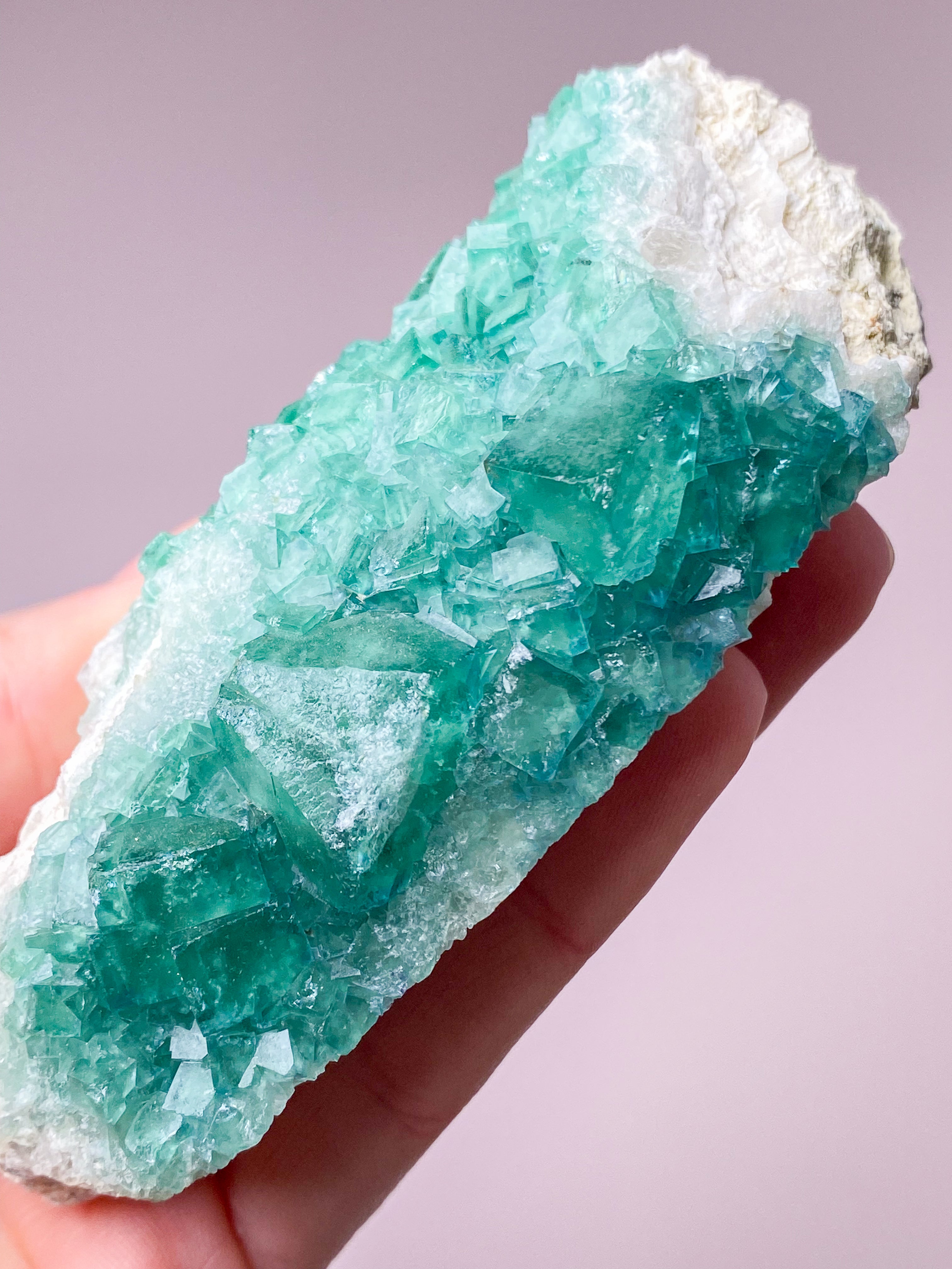 Grøn Kubisk Fluorit Klynge (Nr. 8) Eksklusiv Kvalitet