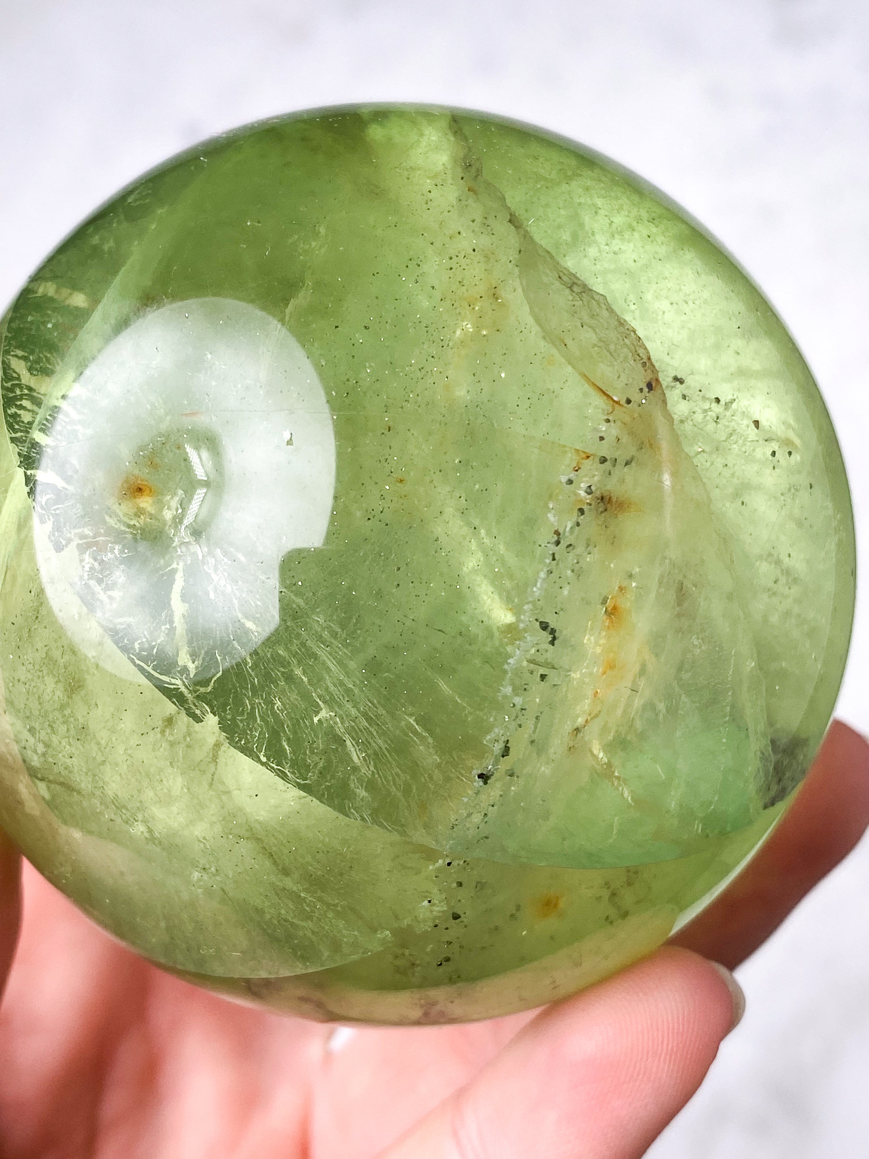 Apple Green Fluorit Kugle (Nr. 5)