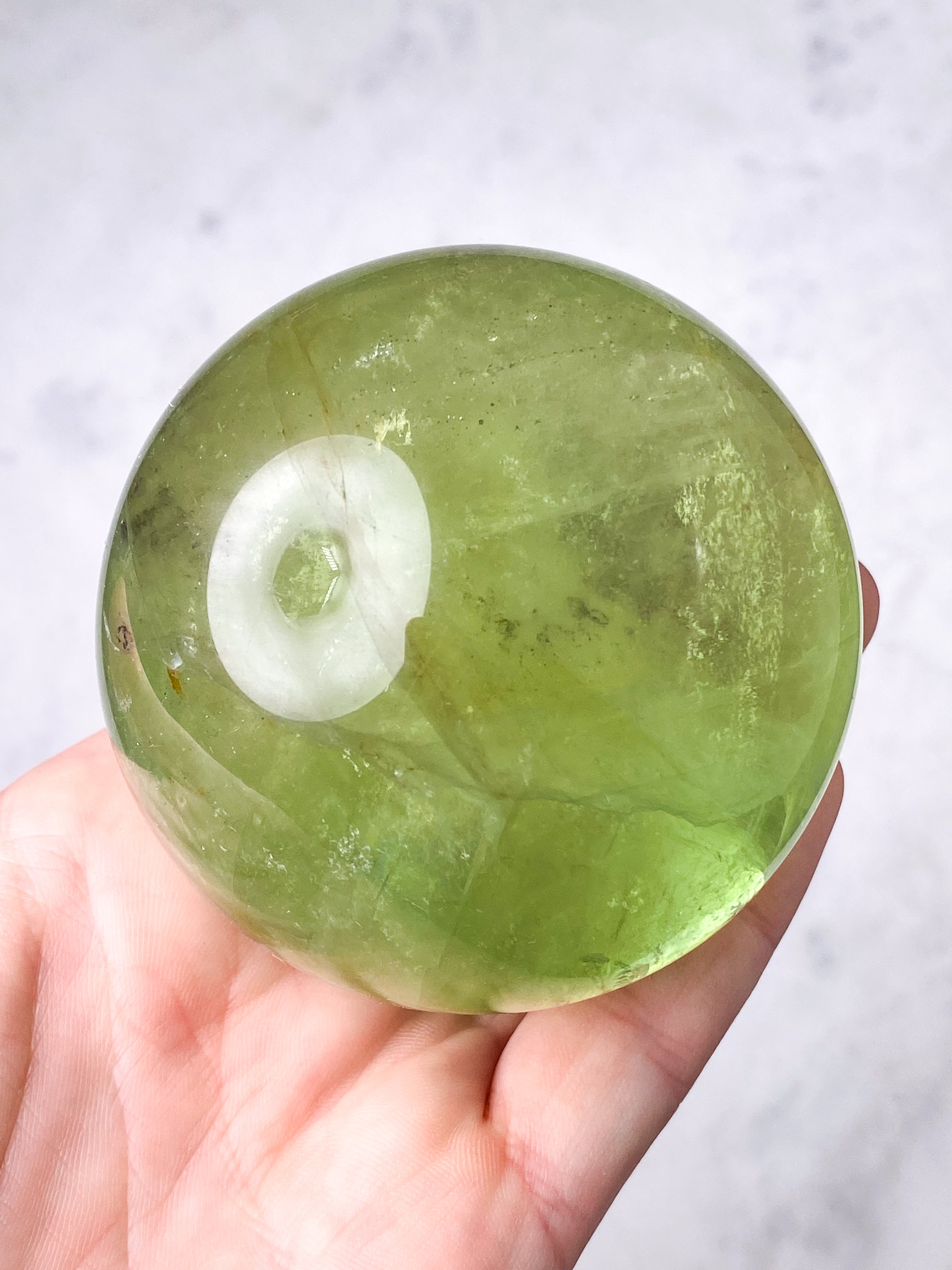 Apple Green Fluorit Kugle (Nr. 5)