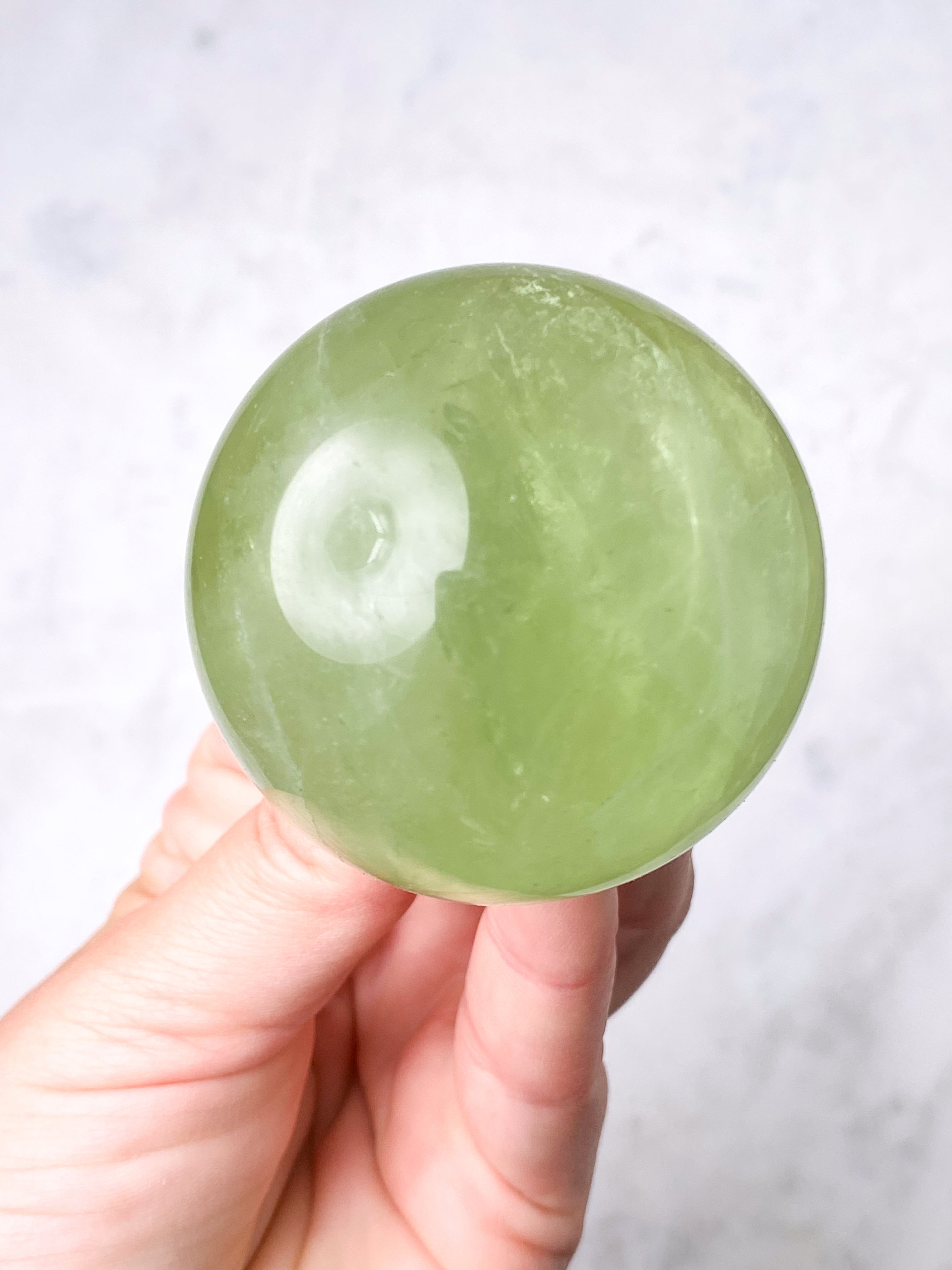 Apple Green Fluorit Kugle (Nr. 8)
