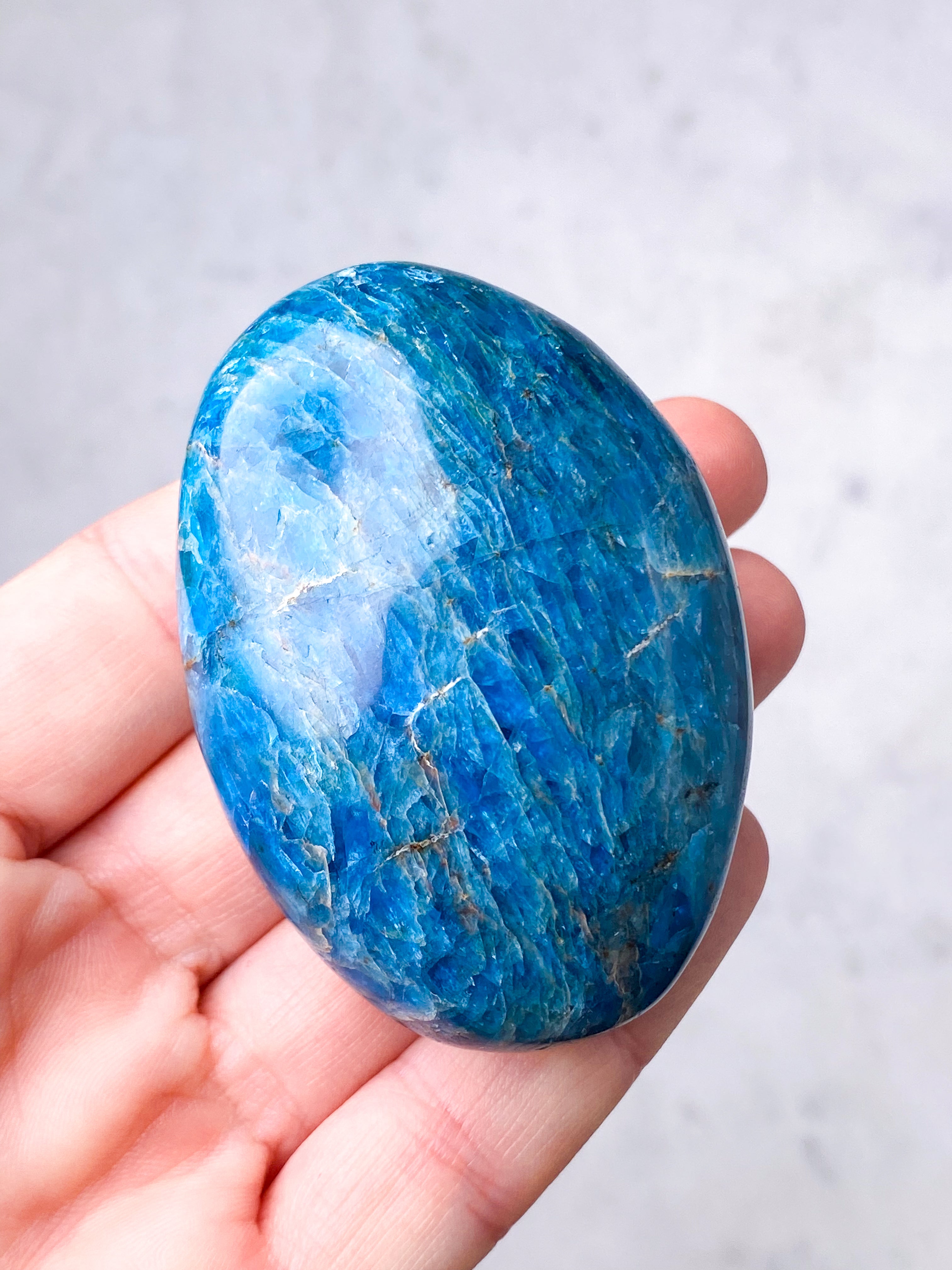 Blå Apatit Palmstone (Nr. 2)