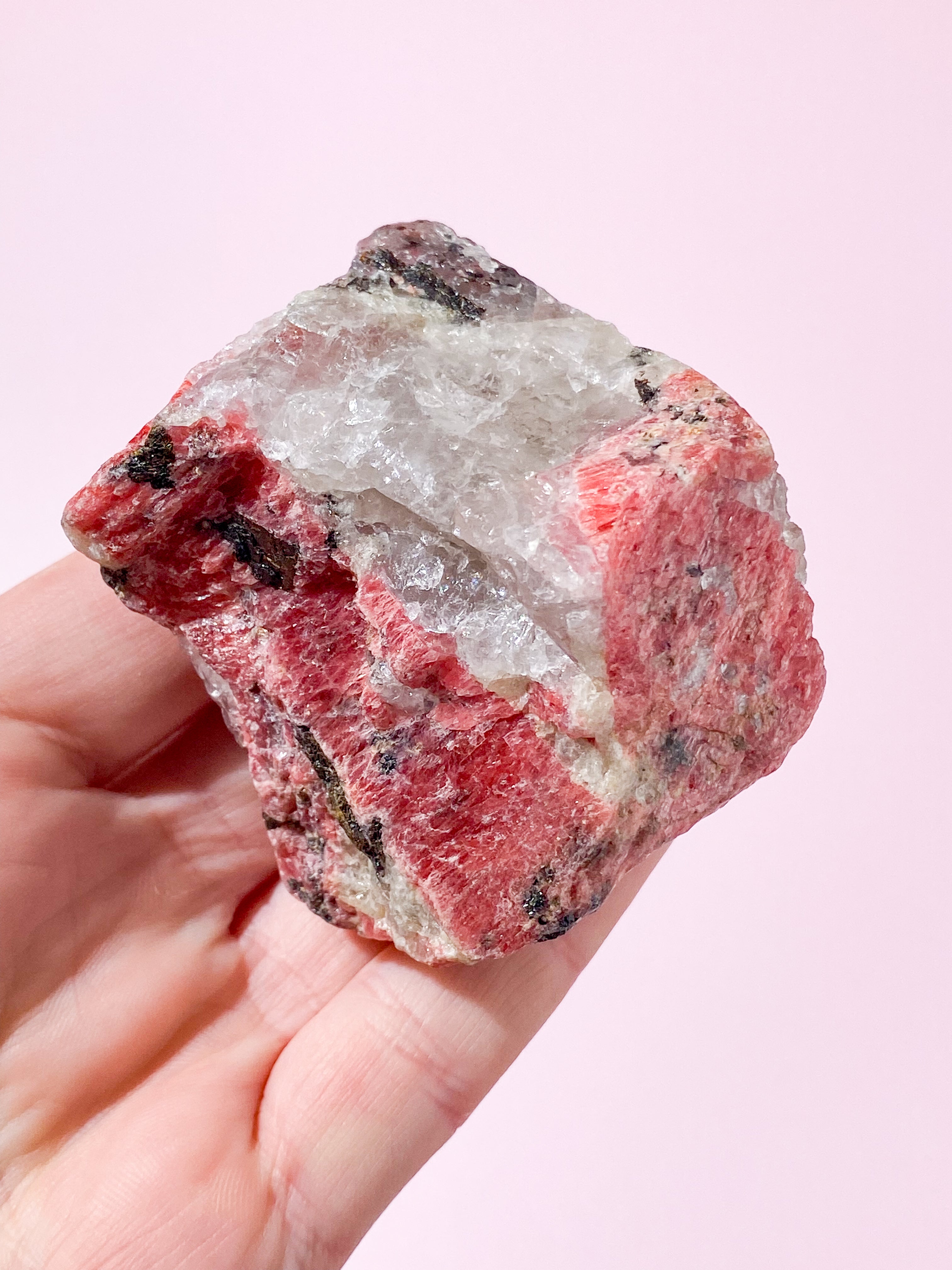 Rå Rodonit m. Svart turmalin (Nr. 7)