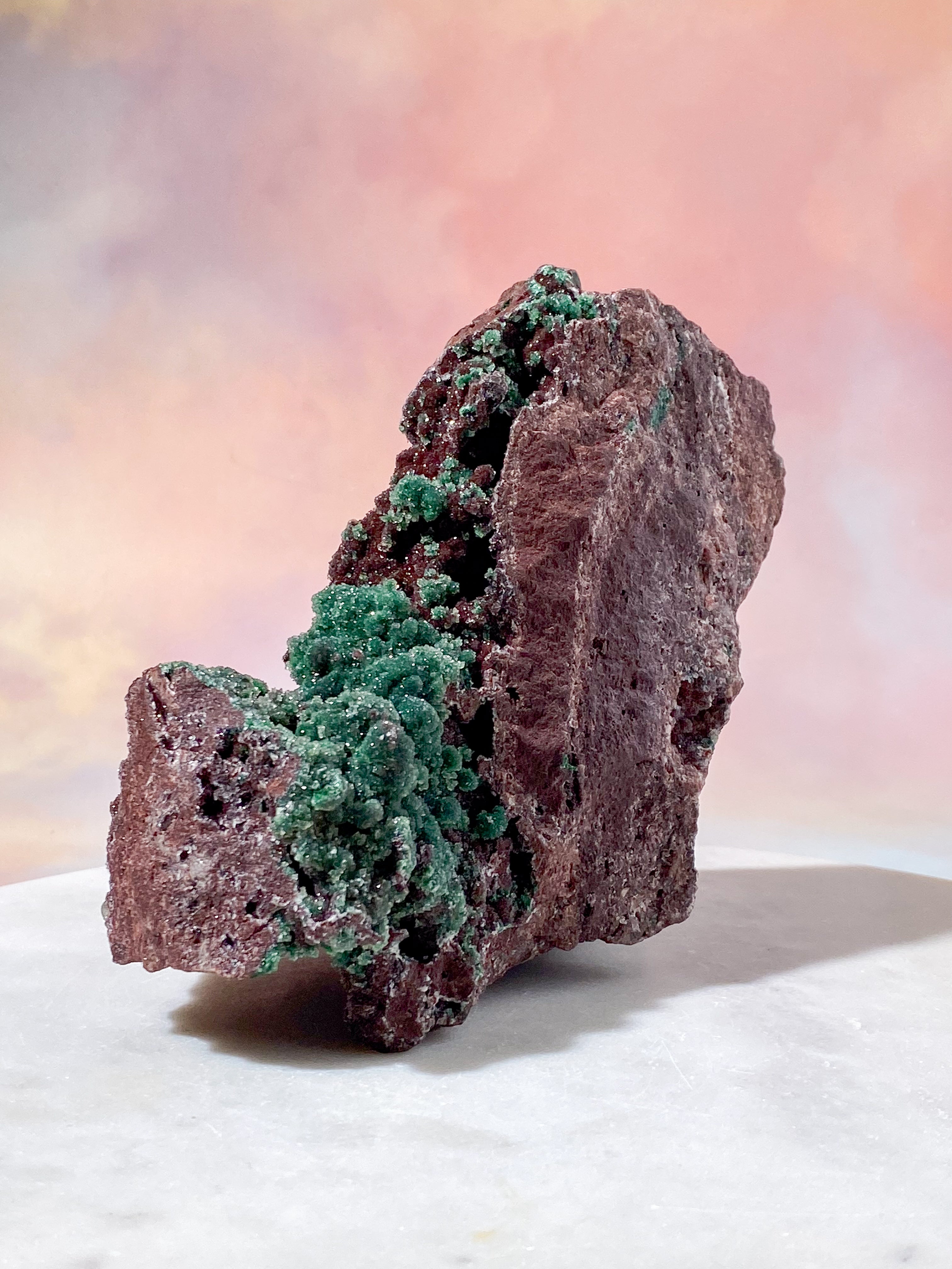 Krämvit Druzy-boll Malakitkluster (Nr. 5)