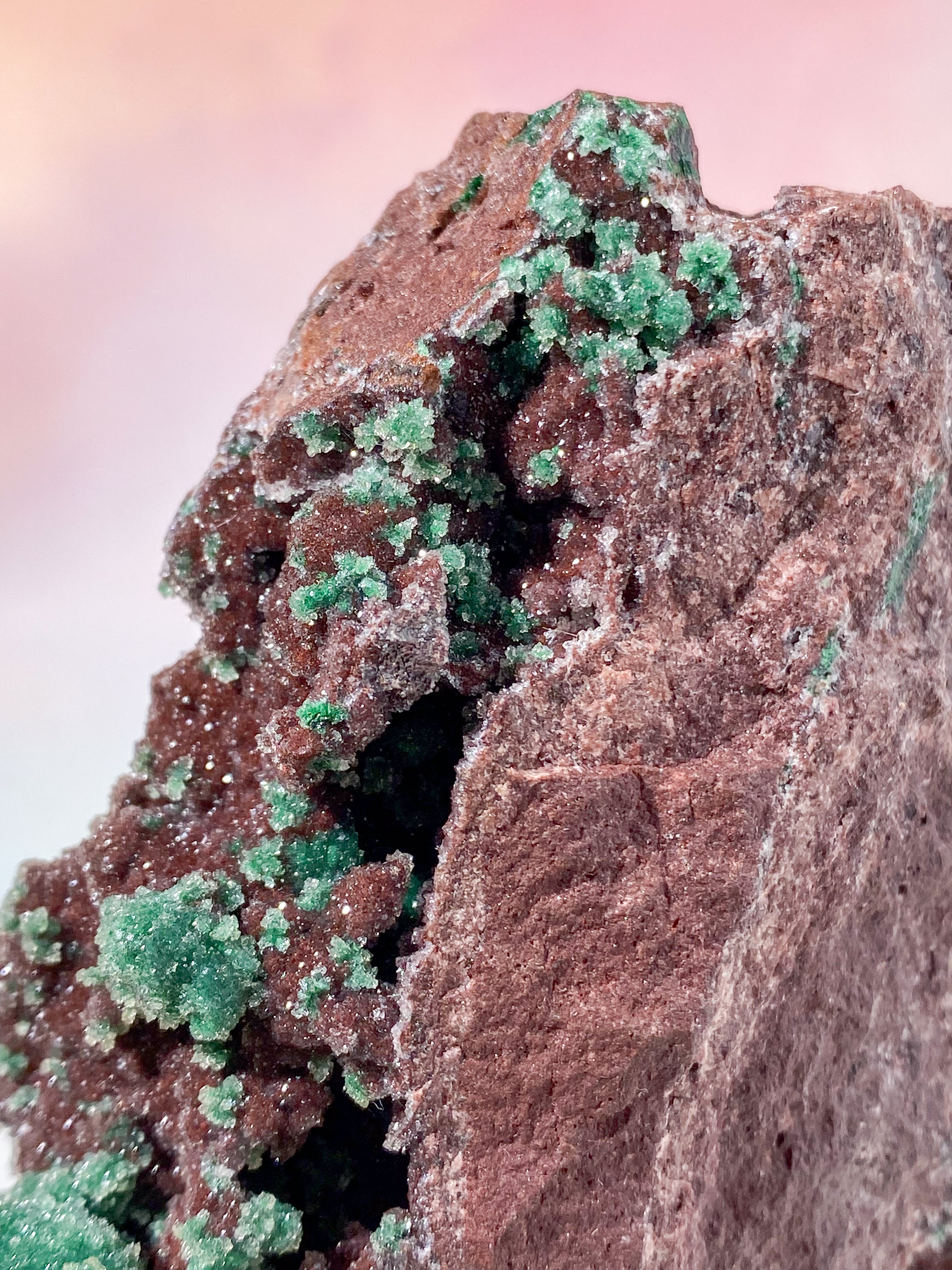 Krämvit Druzy-boll Malakitkluster (Nr. 5)