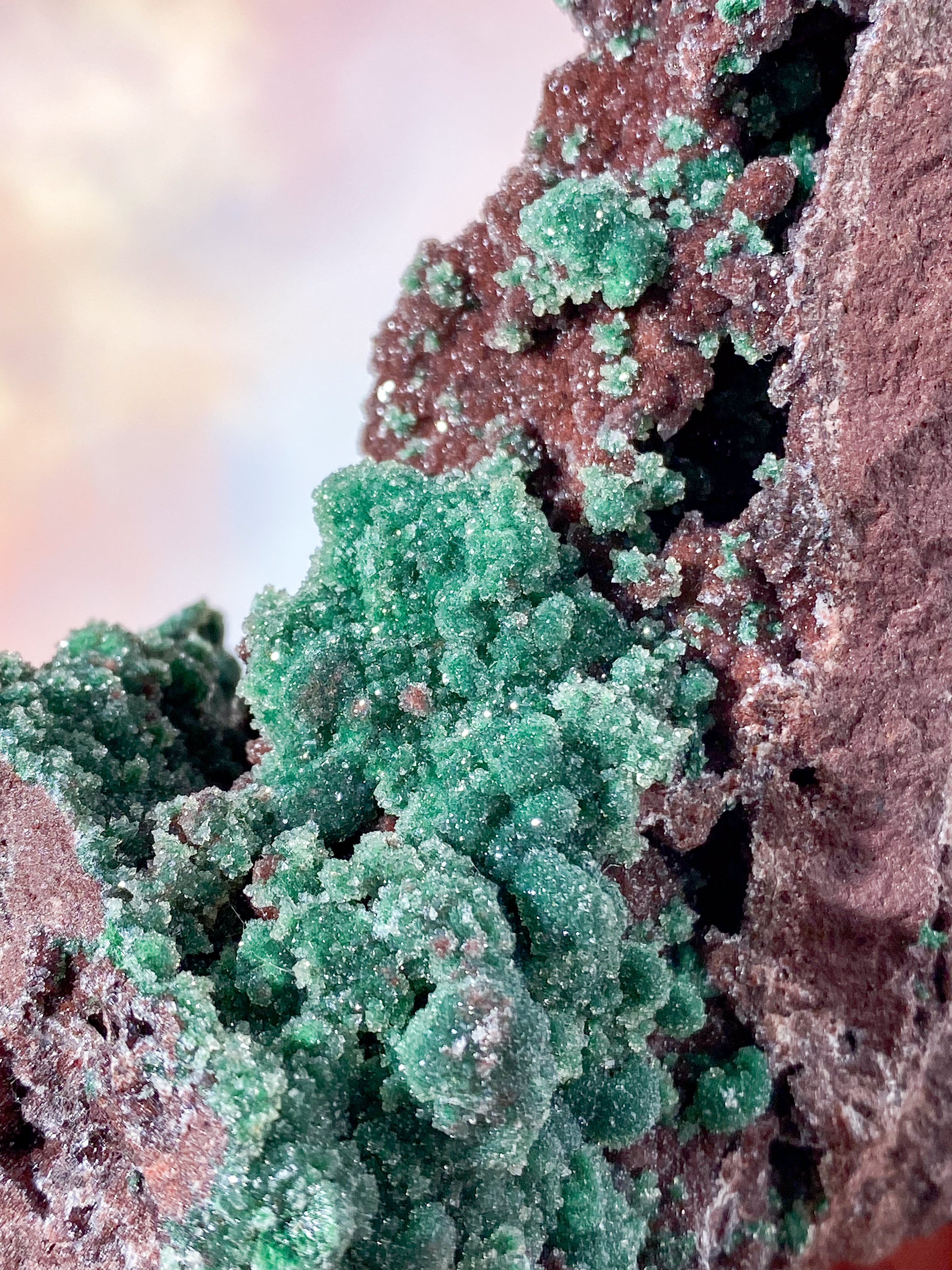 Krämvit Druzy-boll Malakitkluster (Nr. 5)