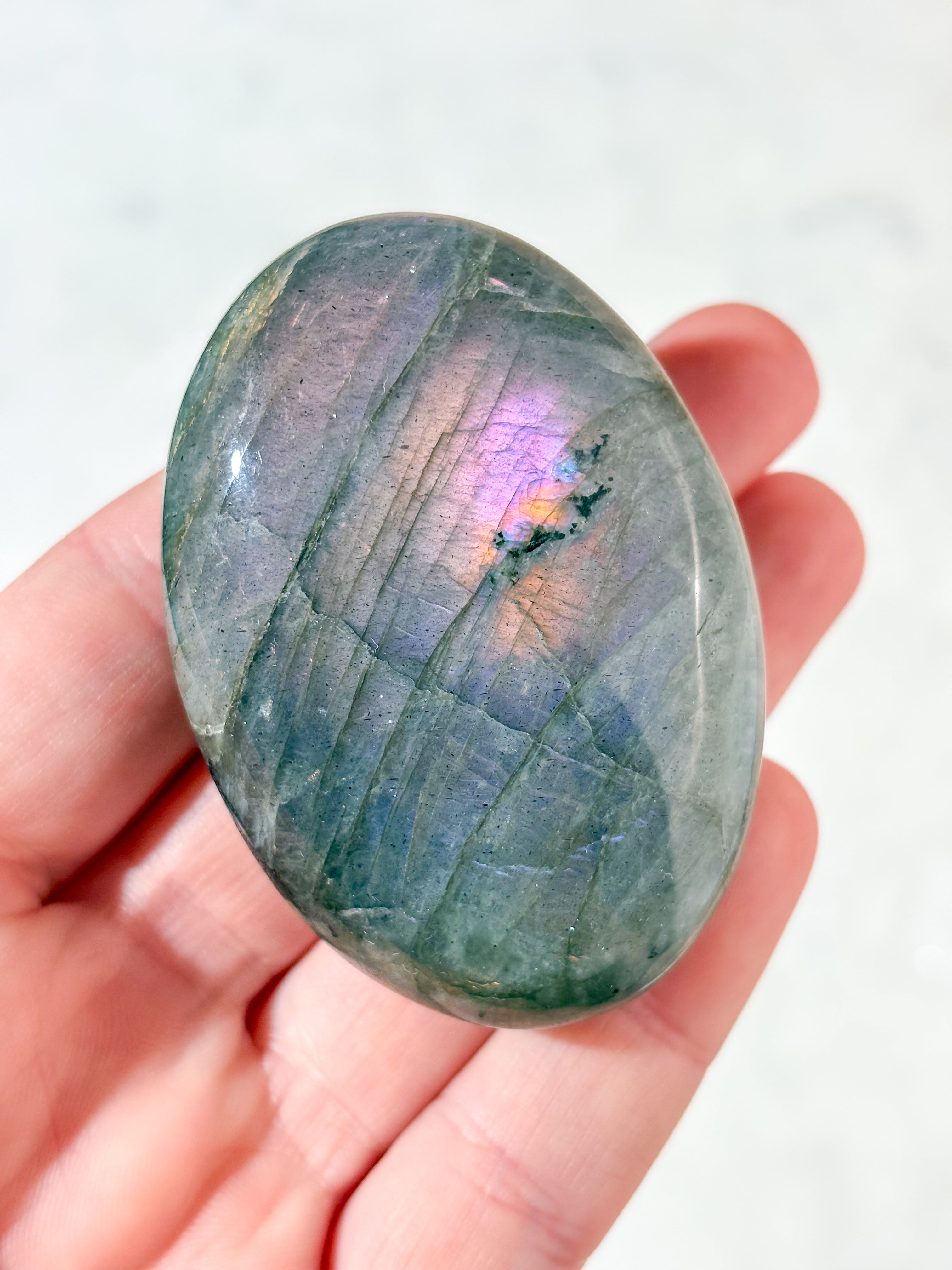Lilla Labradorit Palmstone (Nr. 3)