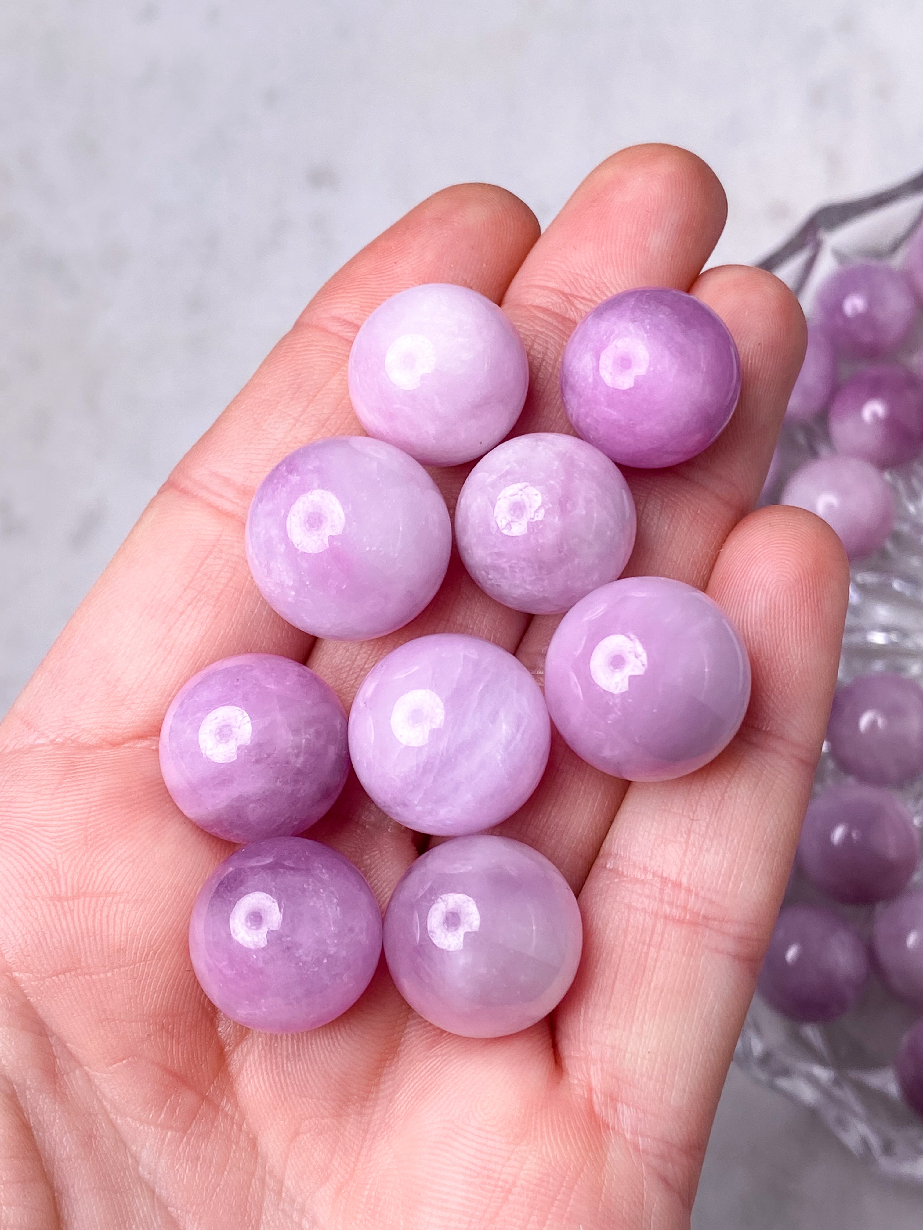 Kunzit Kugle - Eksklusiv Kvalitet