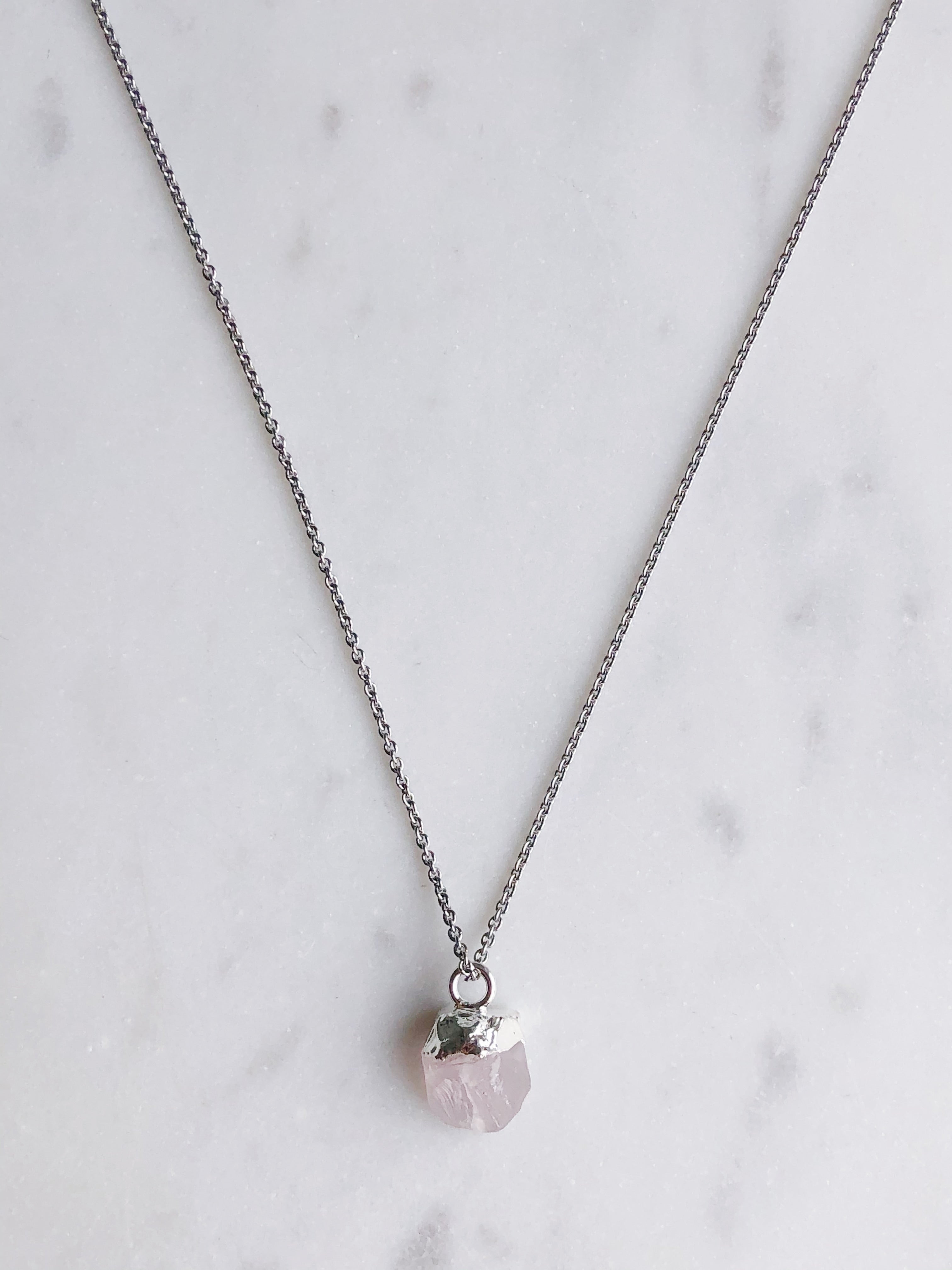 Rosakvarts Raw Necklace (Silver)